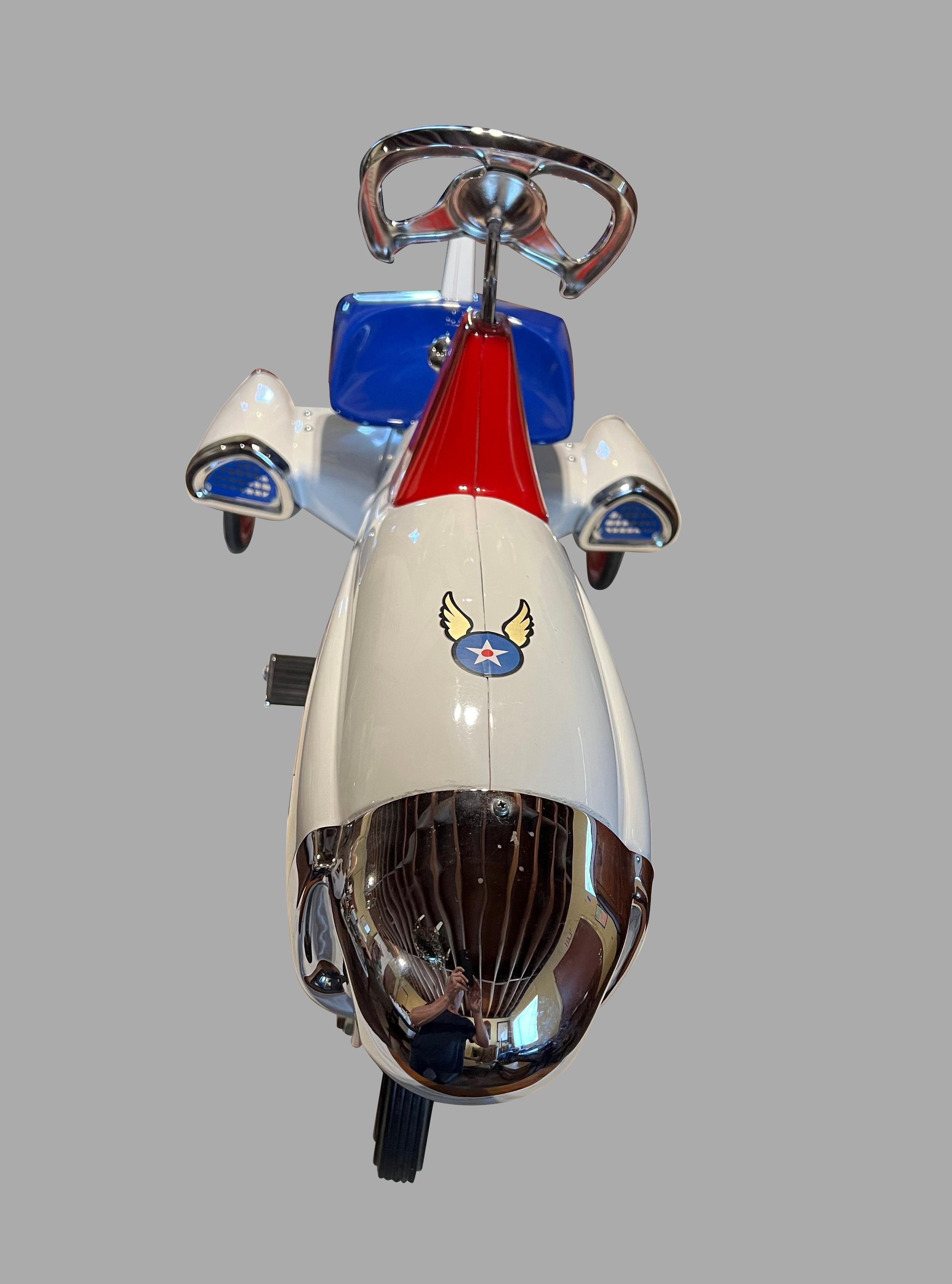 Voiture à pédales Murray Atomic Missile entièrement restaurée Circa 1960 Bon état - En vente à San Francisco, CA