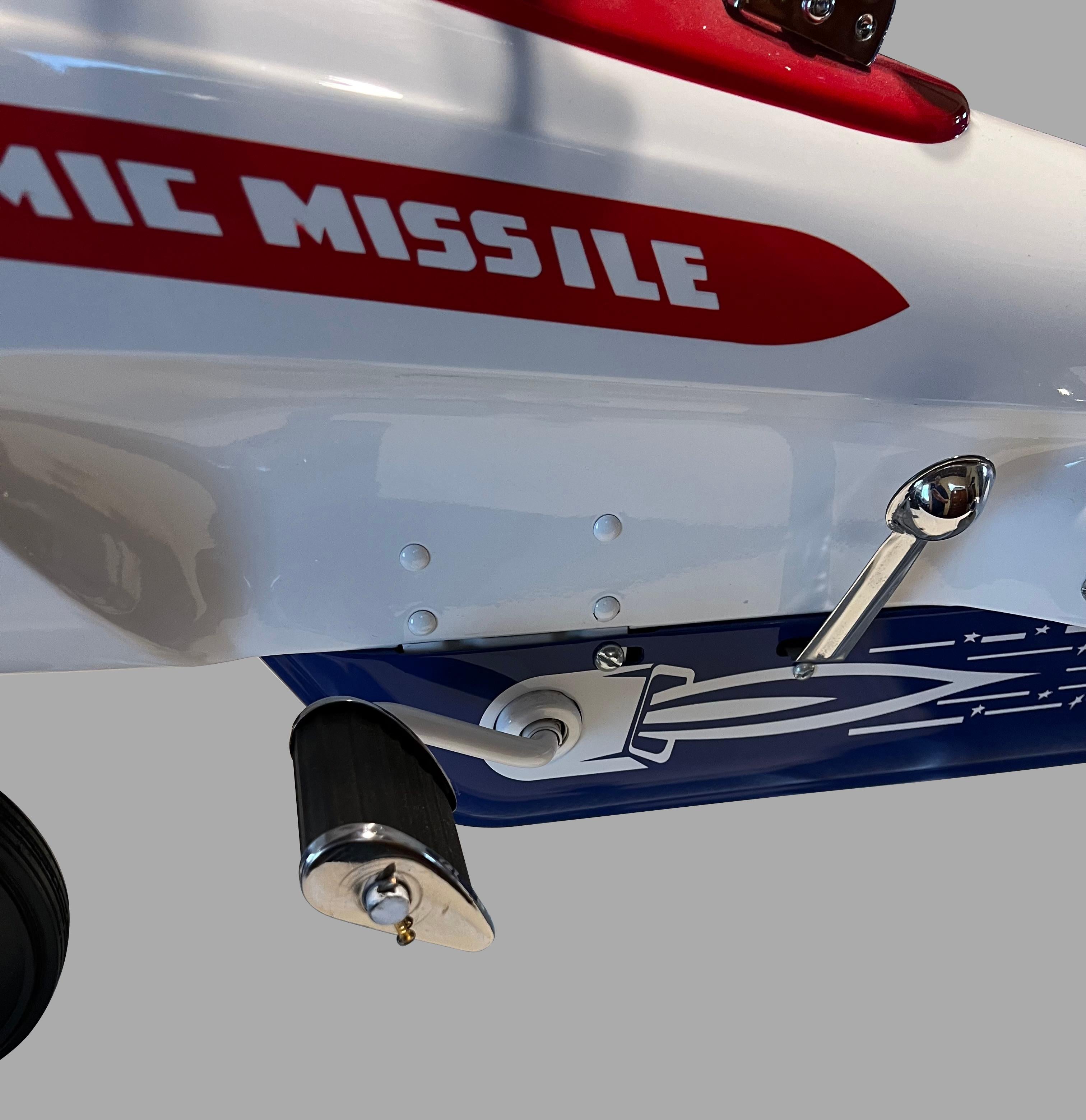 Voiture à pédales Murray Atomic Missile entièrement restaurée Circa 1960 en vente 1