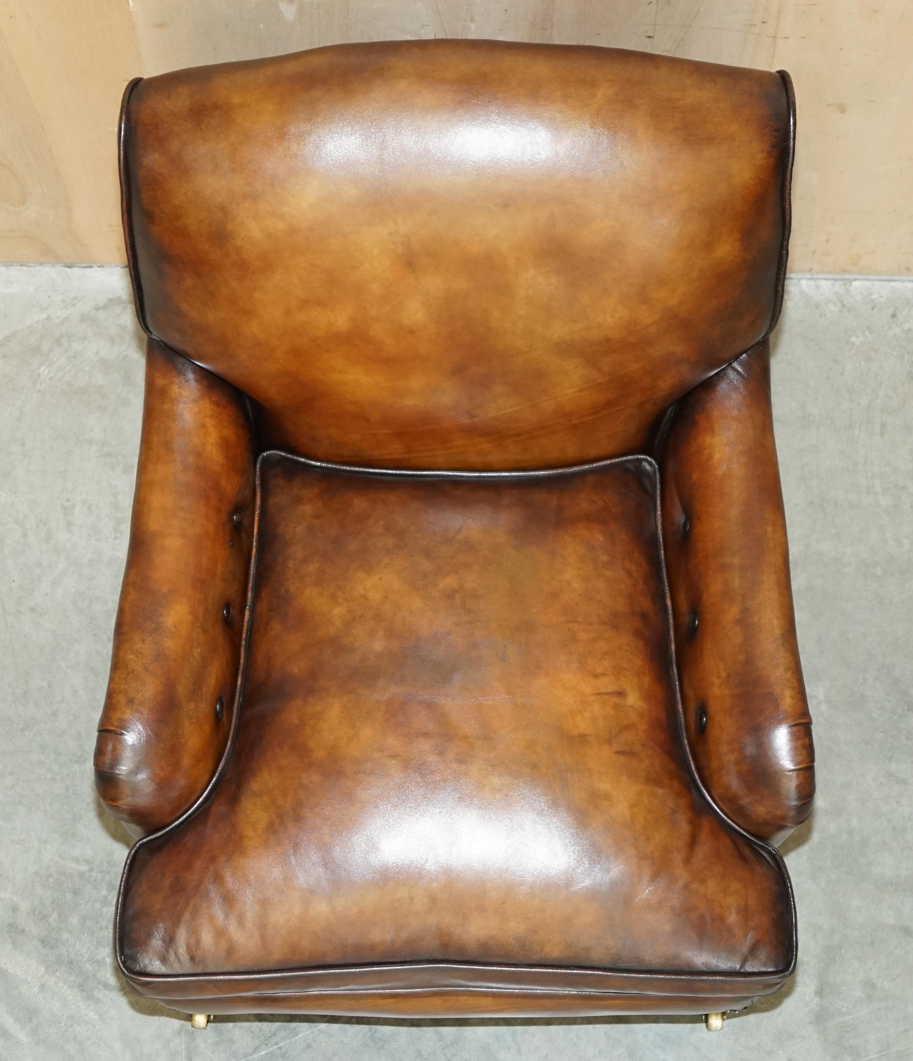 FULLY RESTORED PAIR OF ANTIQUE HOWARD & SON BRIDGEWATER BROWN LEATHER ARMCHAIRs For Sale 5