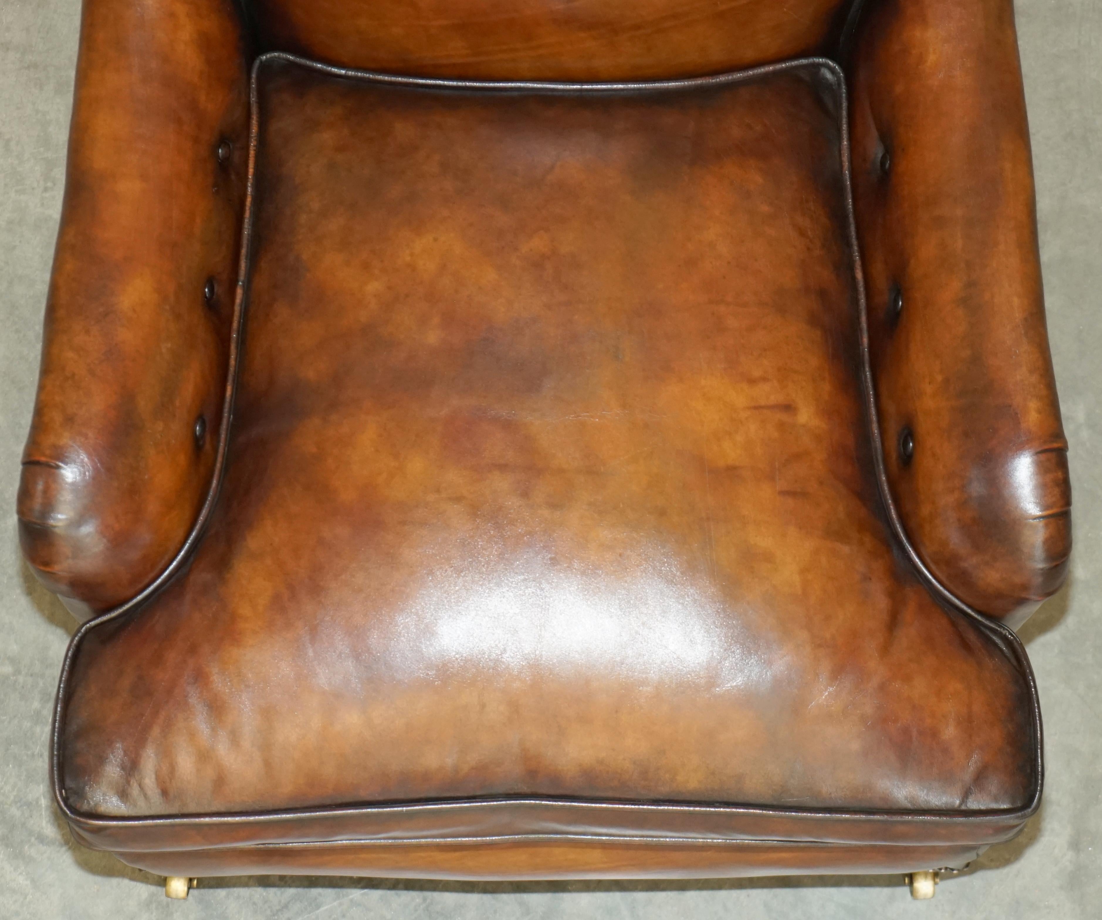 FULLY RESTORED PAIR OF ANTIQUE HOWARD & SON BRIDGEWATER BROWN LEATHER ARMCHAIRs For Sale 6