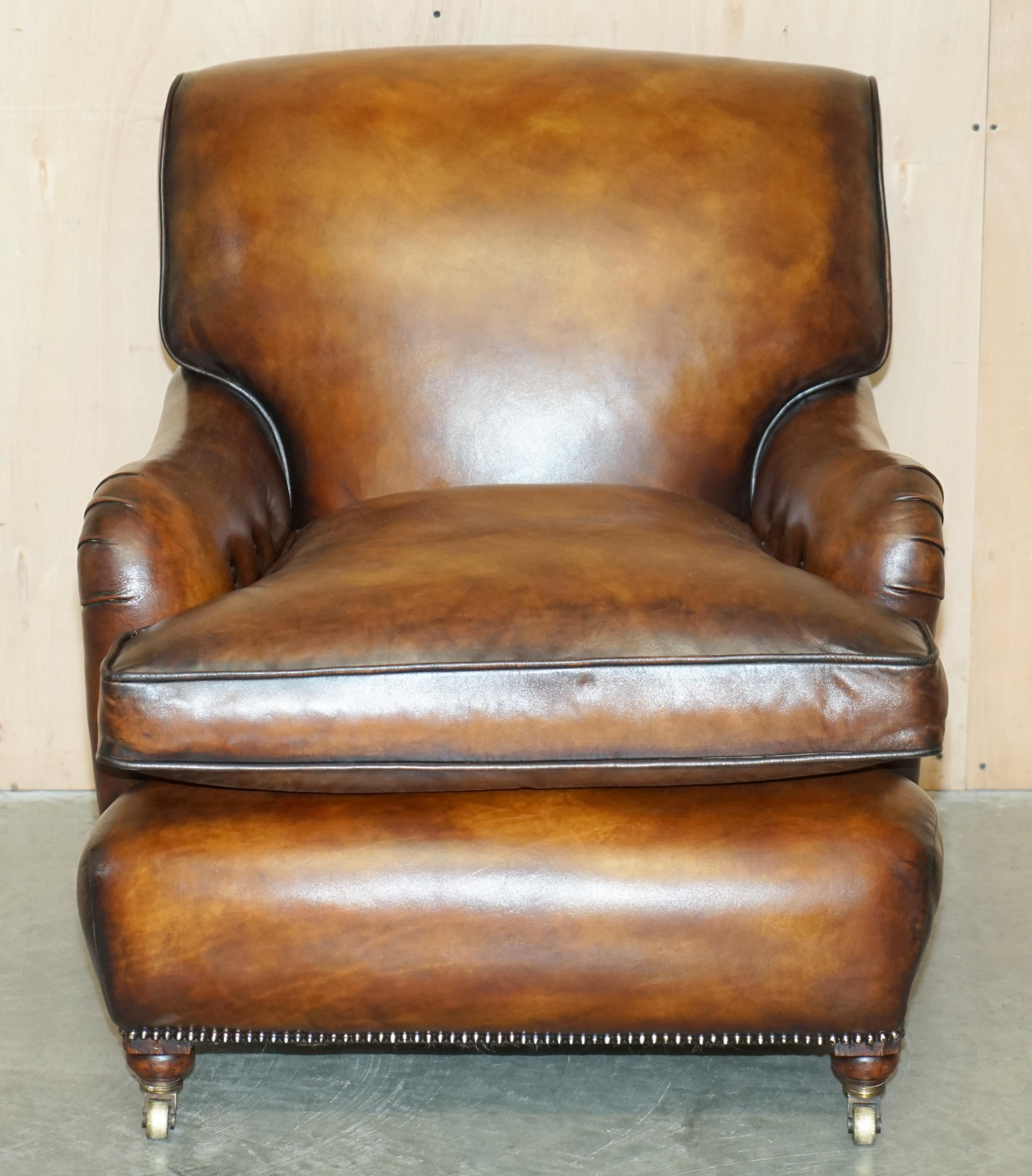 FULLY RESTORED PAIR OF ANTIQUE HOWARD & SON BRIDGEWATER BROWN LEATHER ARMCHAIRs For Sale 9