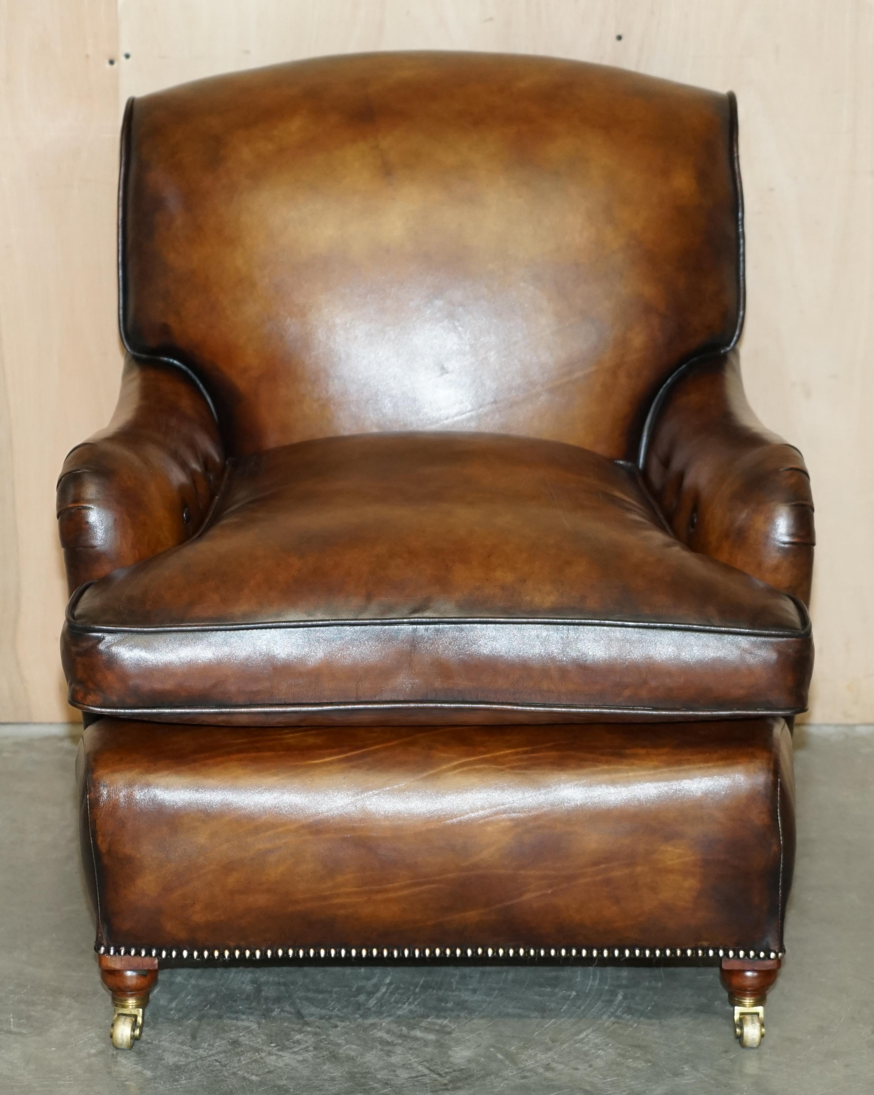 English FULLY RESTORED PAIR OF ANTIQUE HOWARD & SON BRIDGEWATER BROWN LEATHER ARMCHAIRs For Sale