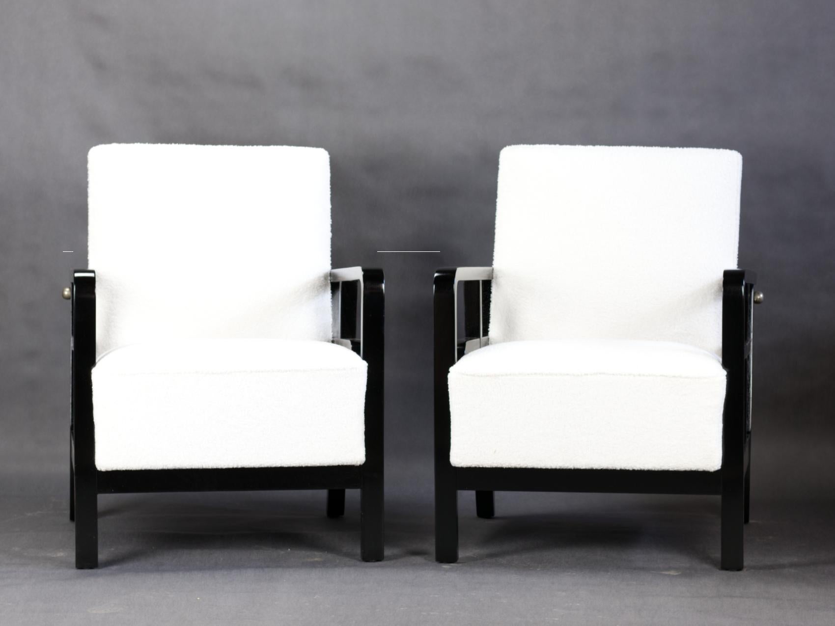 Austrian Fully Restored Pair of Art Deco Lounge Chairs, circa 1930 For Sale