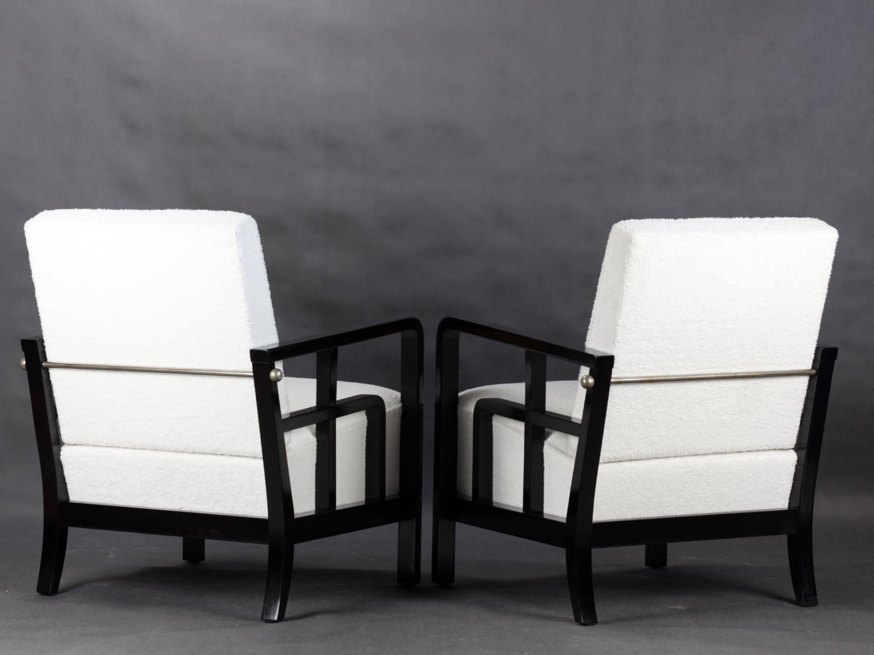 Walnut Fully Restored Pair of Art Deco Lounge Chairs, circa 1930 For Sale