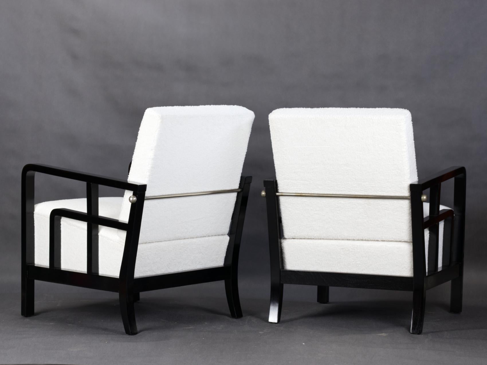 Fully Restored Pair of Art Deco Lounge Chairs, circa 1930 For Sale 1