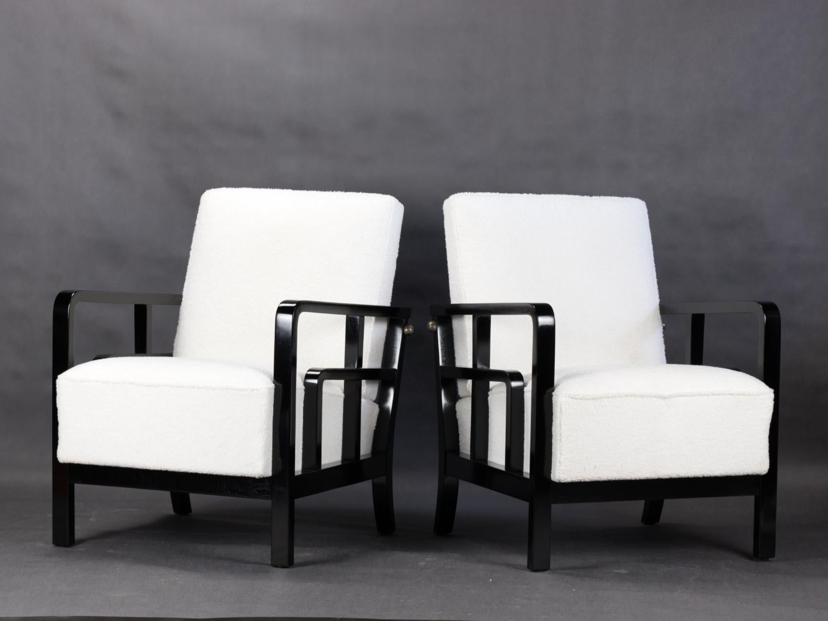 Fully Restored Pair of Art Deco Lounge Chairs, circa 1930 For Sale 3