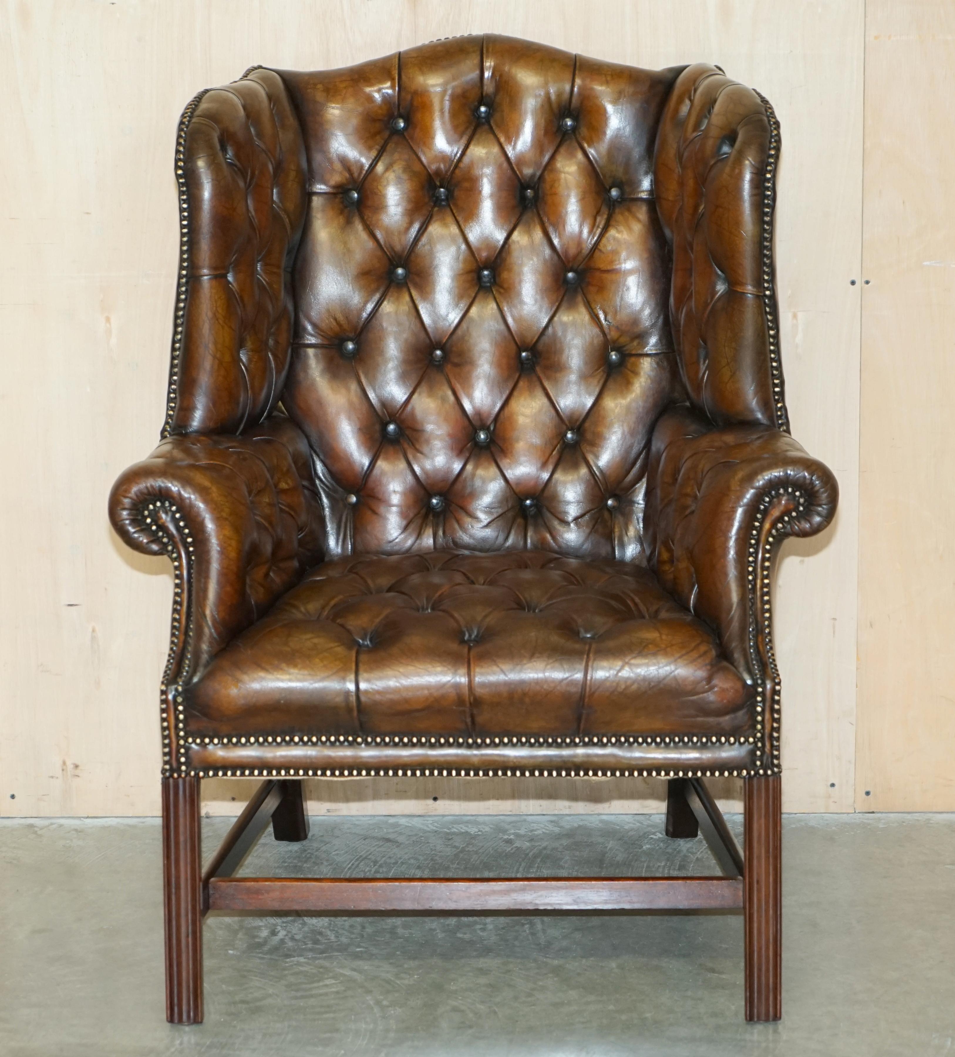 Art Deco FULLY RESTORED PAIR OF HAND DYED BROWN LEATHER CHESTERFiELD WINGBACK ARMCHAIRS For Sale