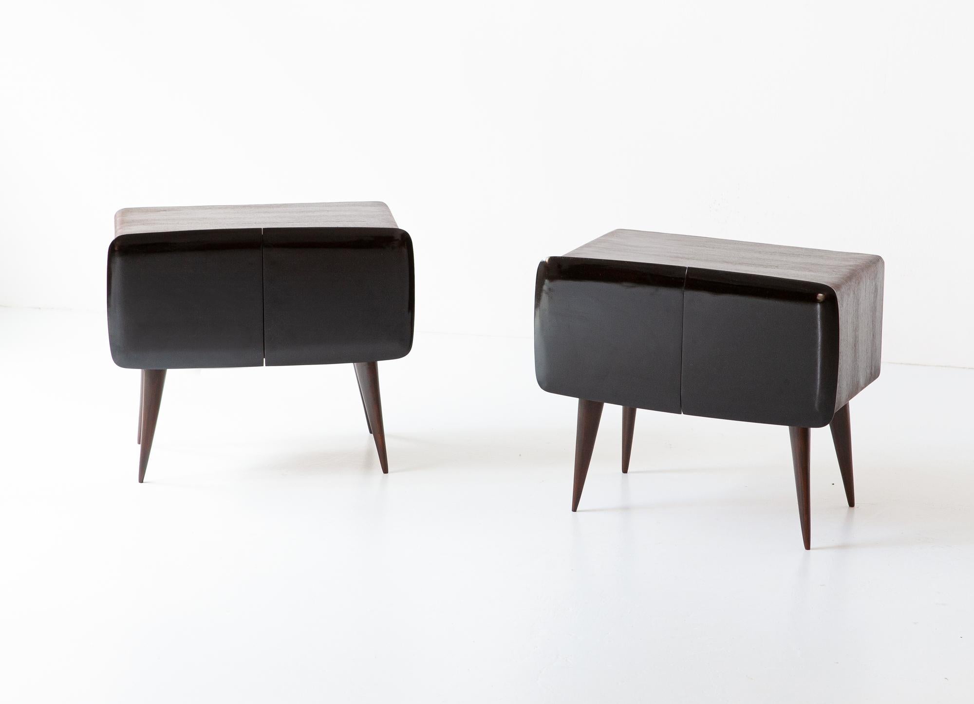 Mid-20th Century Fully Restored Pair of Italian Bedside Tables, 1950s
