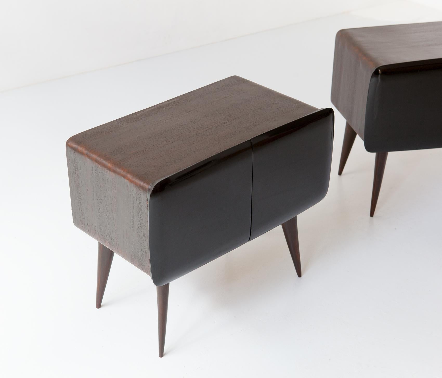 Fully Restored Pair of Italian Bedside Tables, 1950s 3