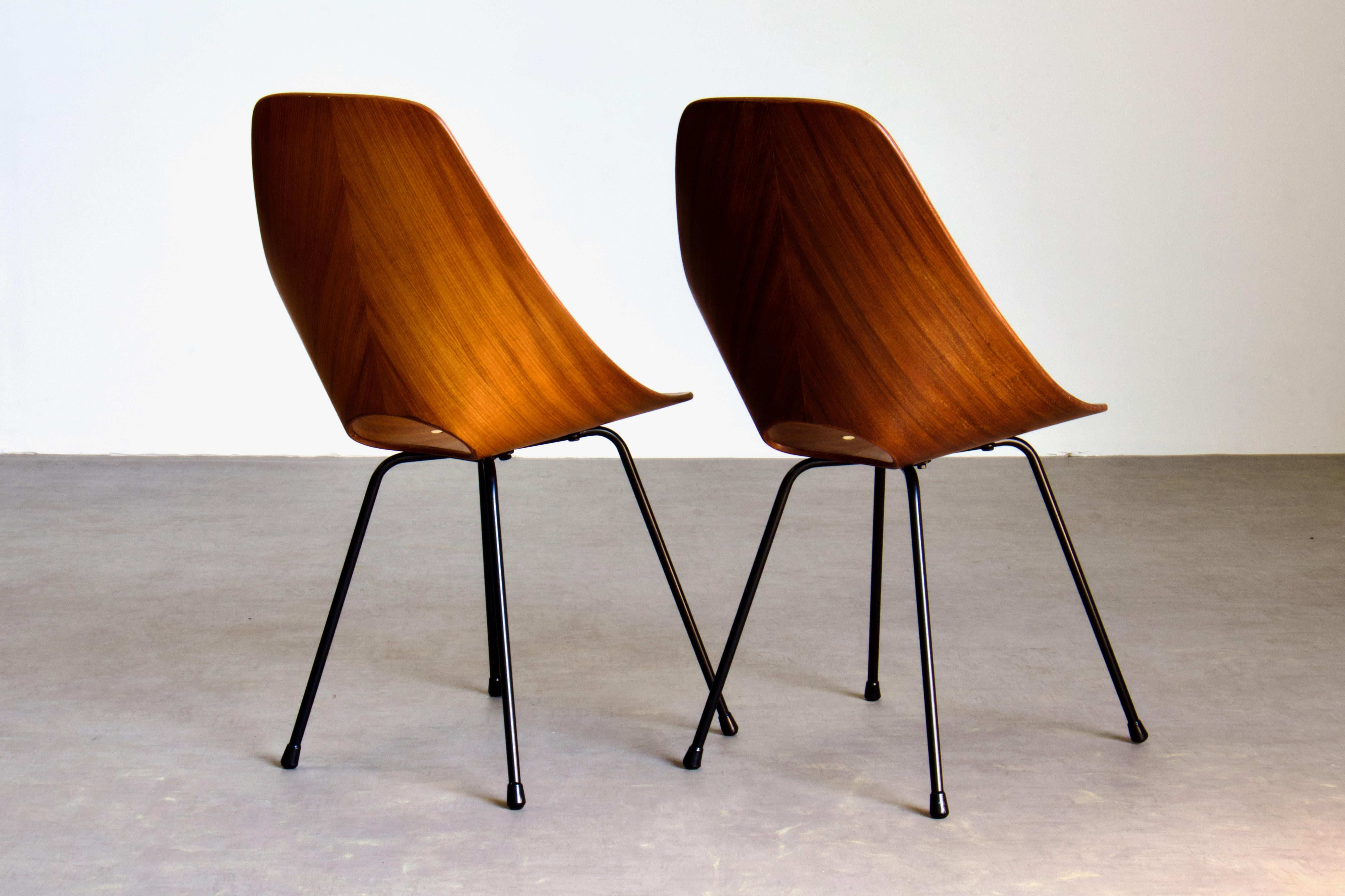 Mid-20th Century Fully Restored Pair of Medea Side Chairs in Exotic Hardwood, Nobili, 1955 Italy For Sale