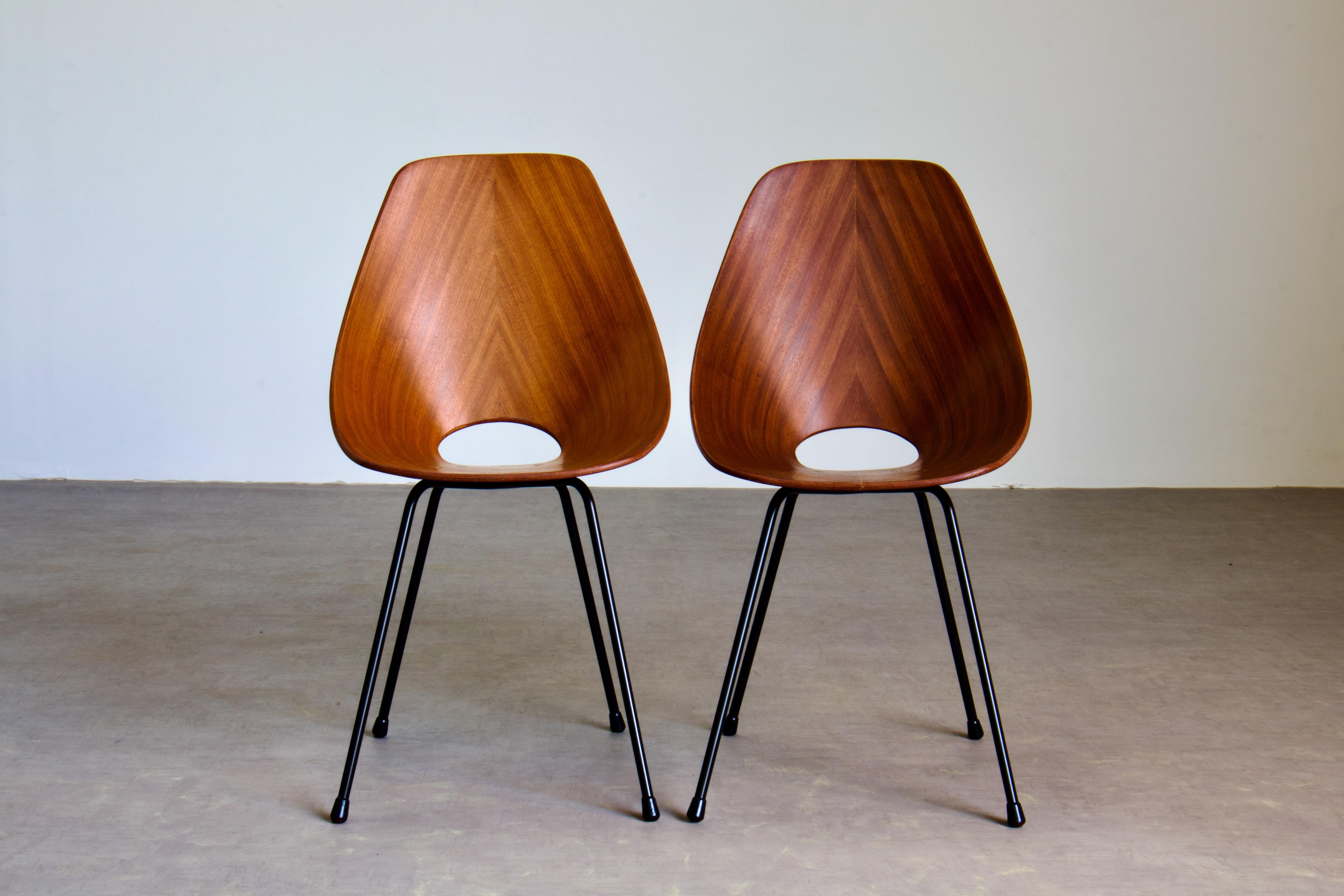 Mid-Century Modern Fully Restored Pair of Medea Side Chairs in Exotic Hardwood, Nobili, 1955 Italy For Sale