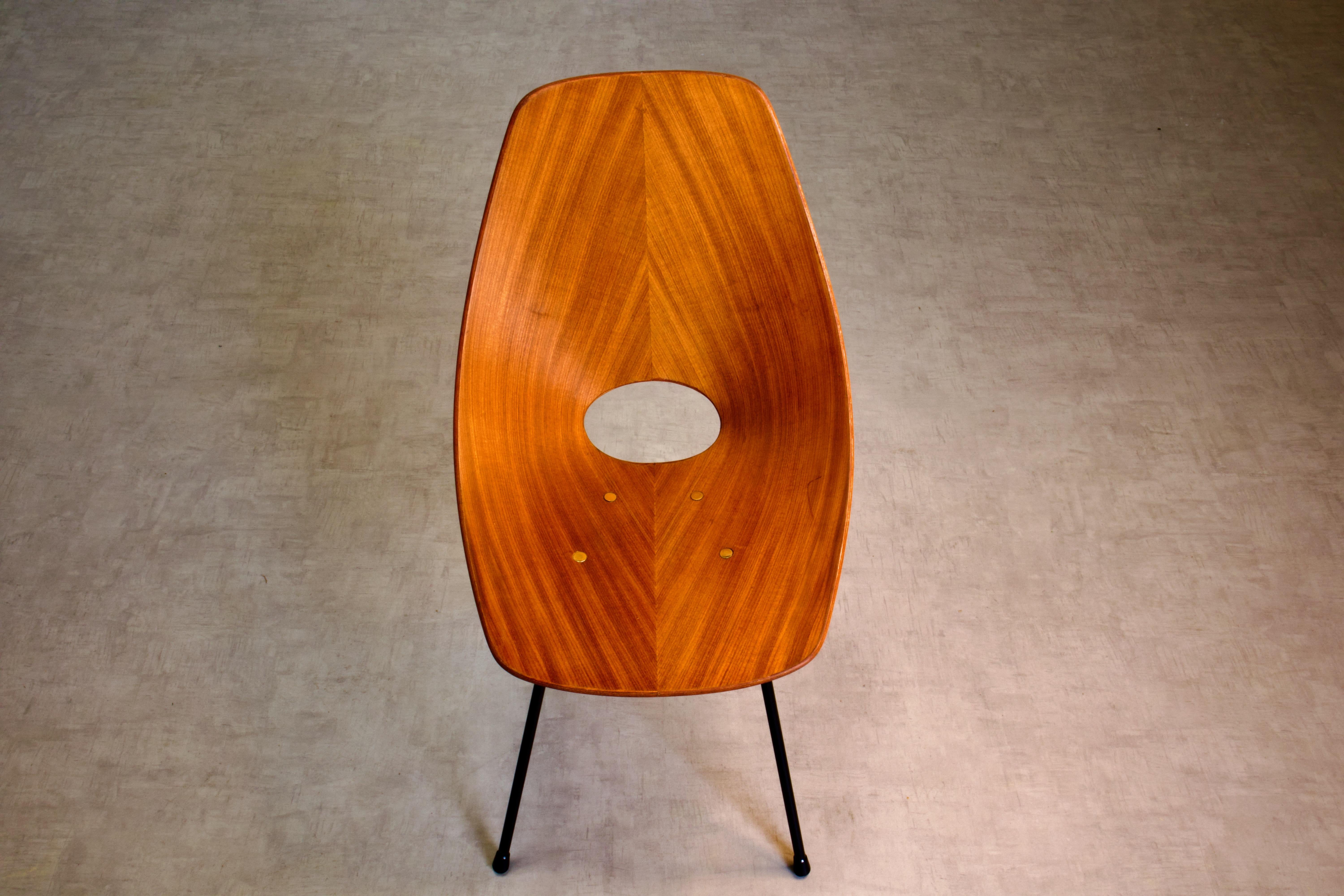 Paire de chaises d'appoint Medea entièrement restaurées en bois de feuillus exotique, Nobili, 1955, Italie en vente 4