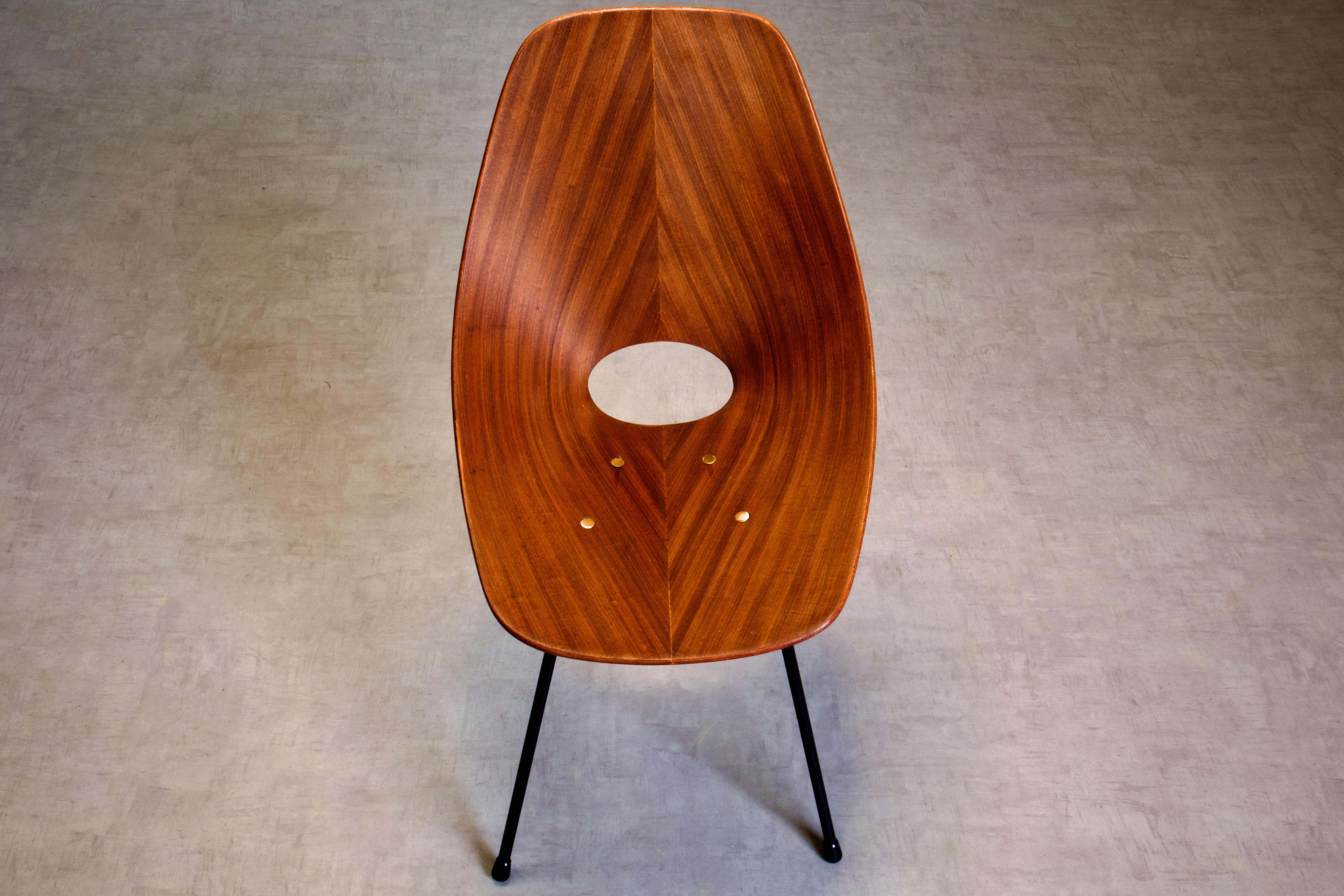 Paire de chaises d'appoint Medea entièrement restaurées en bois de feuillus exotique, Nobili, 1955, Italie en vente 7