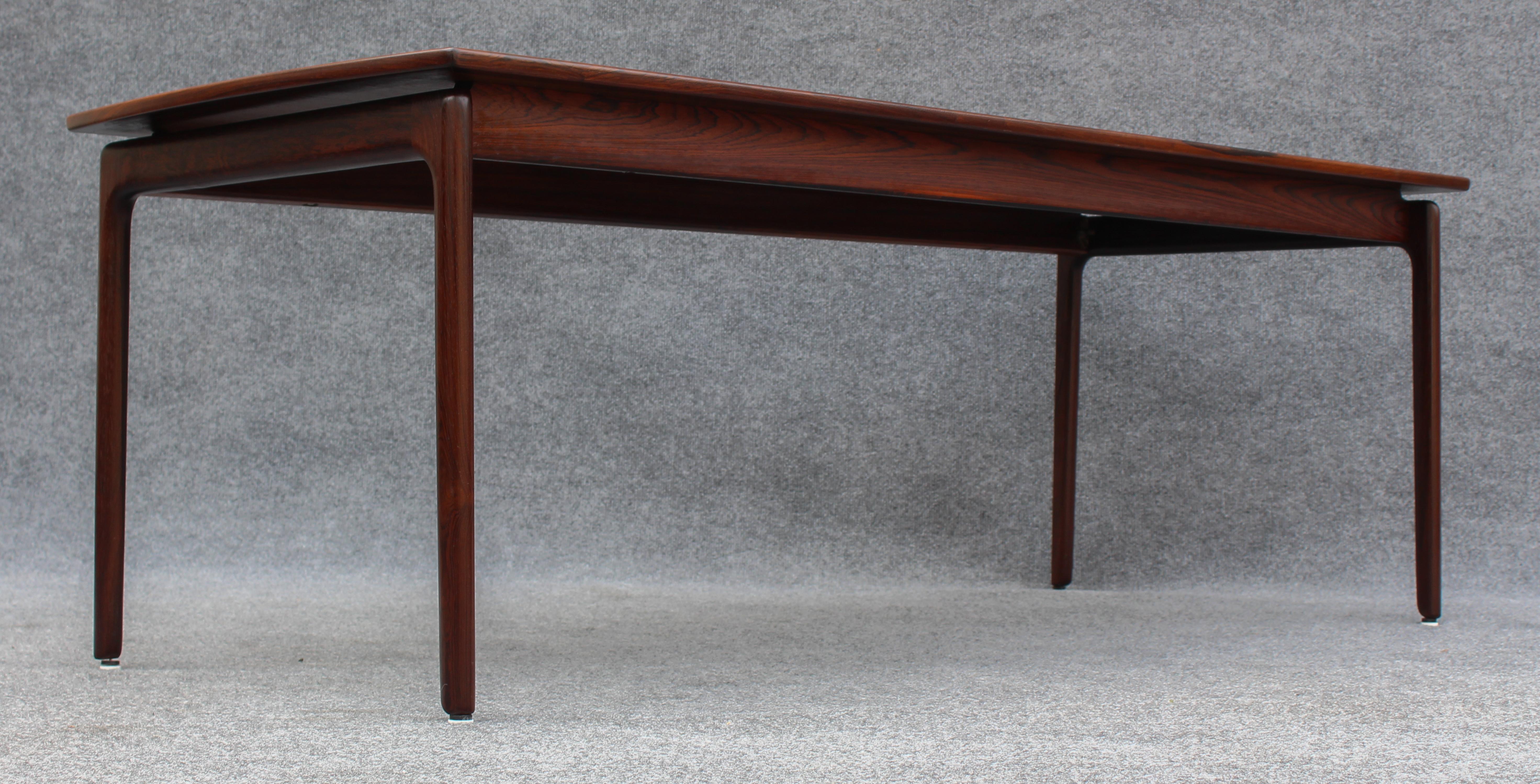 Table basse en bois de rose Ole Wanscher, entièrement restaurée et rare, des années 1960 en vente 3