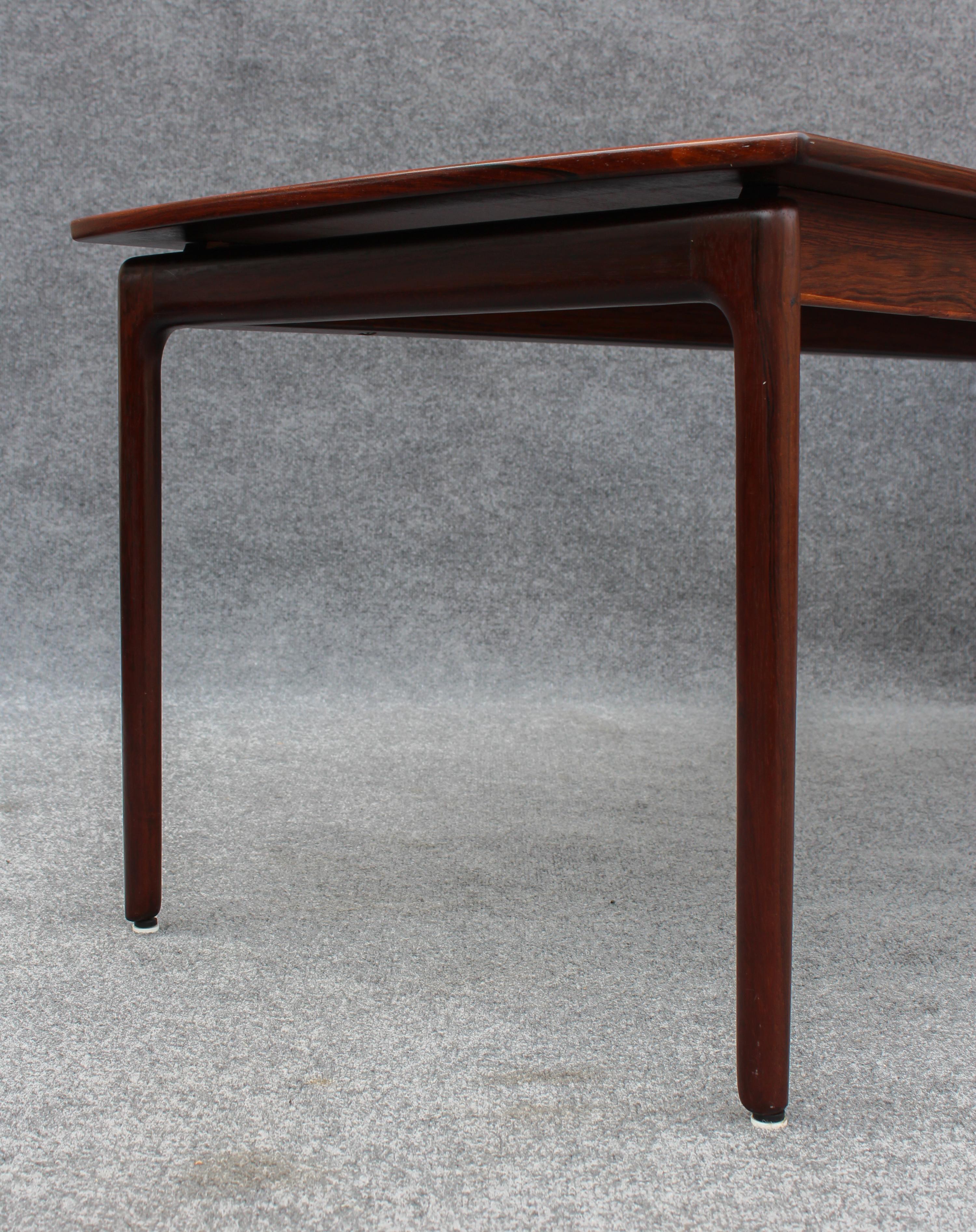 Milieu du XXe siècle Table basse en bois de rose Ole Wanscher, entièrement restaurée et rare, des années 1960 en vente