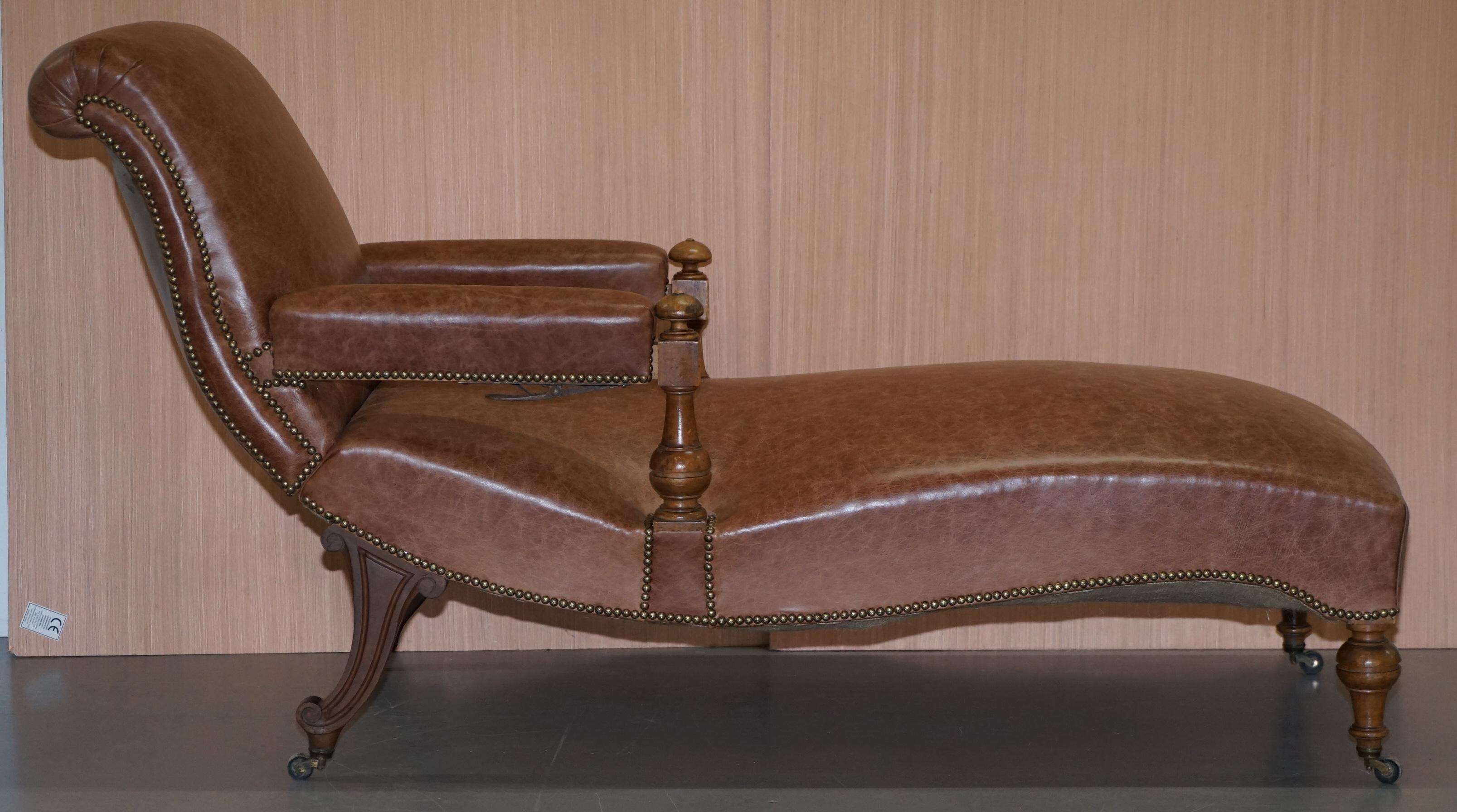 Chaise longue entièrement restaurée CIR 1860 Fauteuil Victorien en cuir brun en vente 3