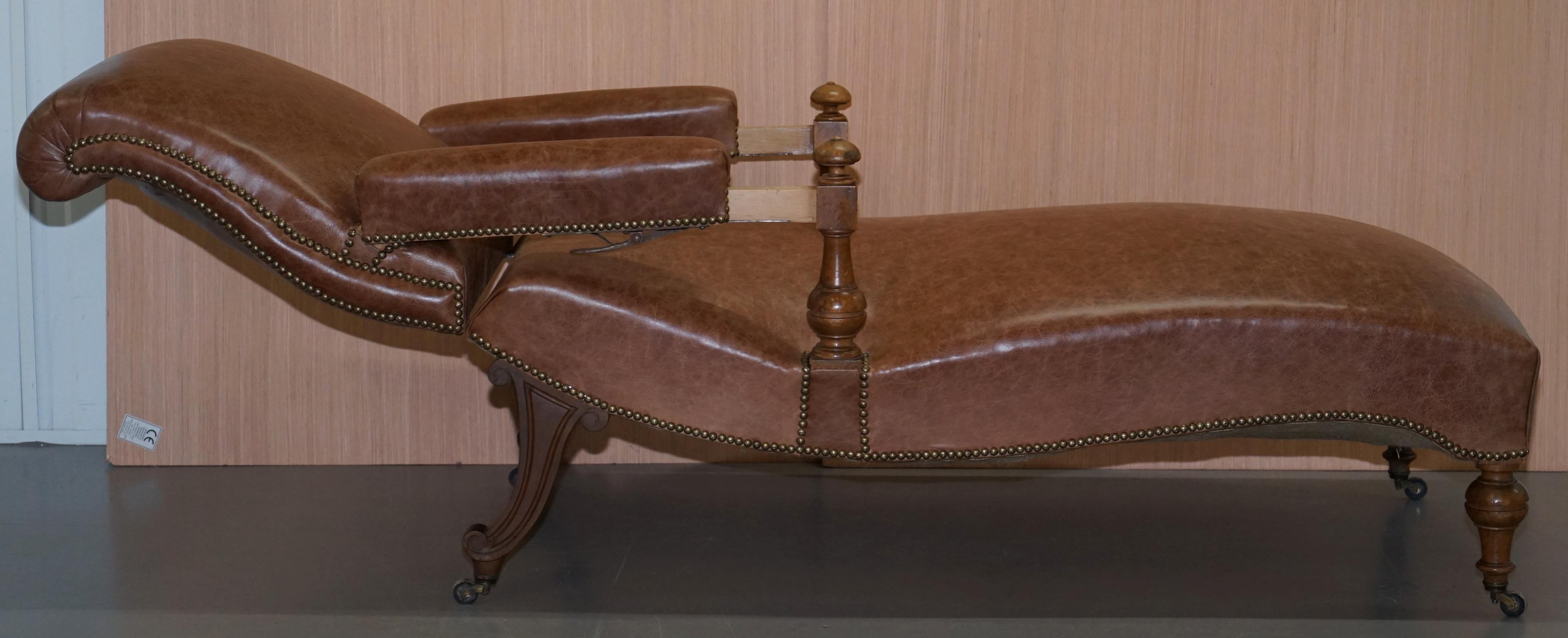 Chaise longue entièrement restaurée CIR 1860 Fauteuil Victorien en cuir brun en vente 6