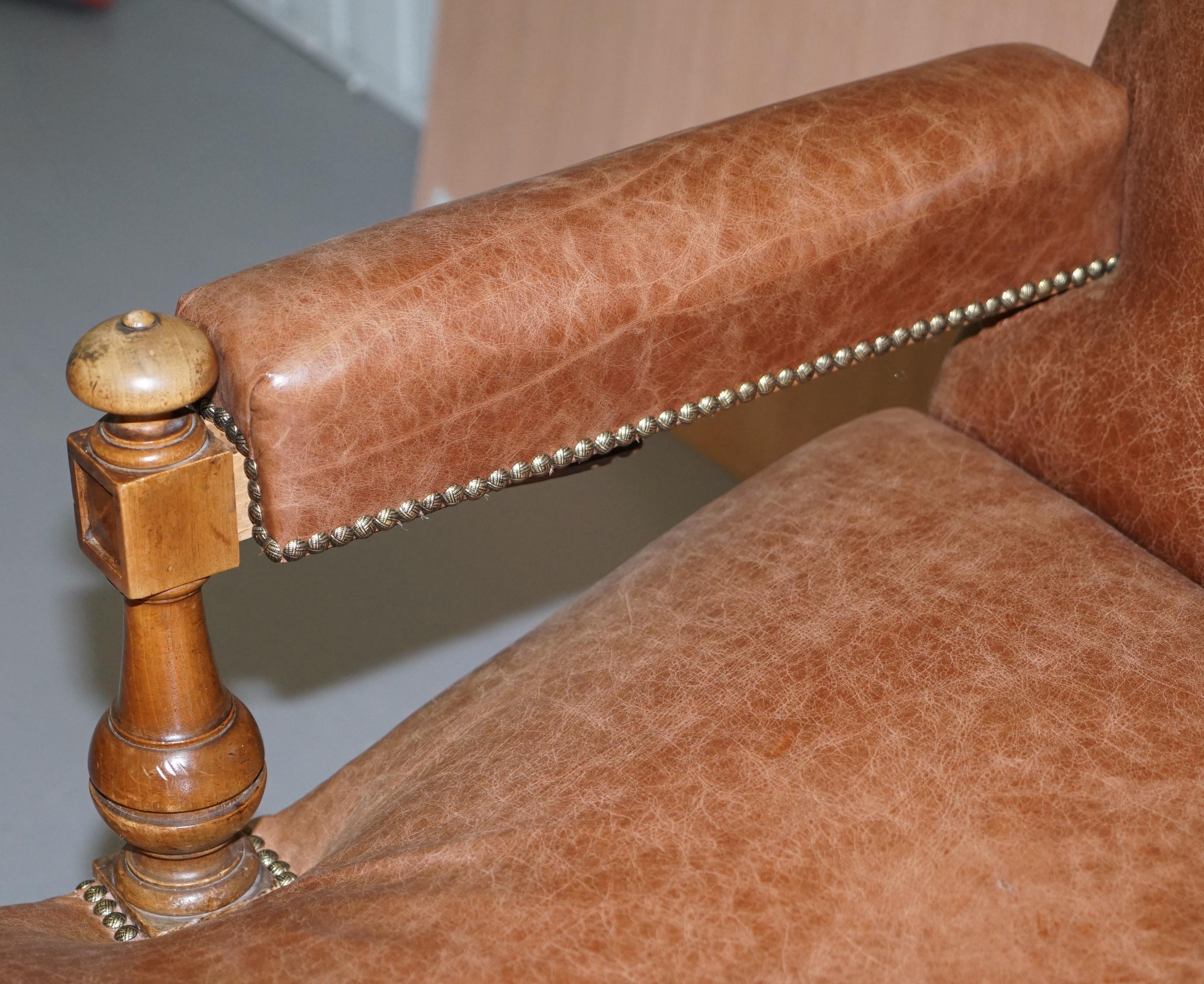 Cuir Chaise longue entièrement restaurée CIR 1860 Fauteuil Victorien en cuir brun en vente