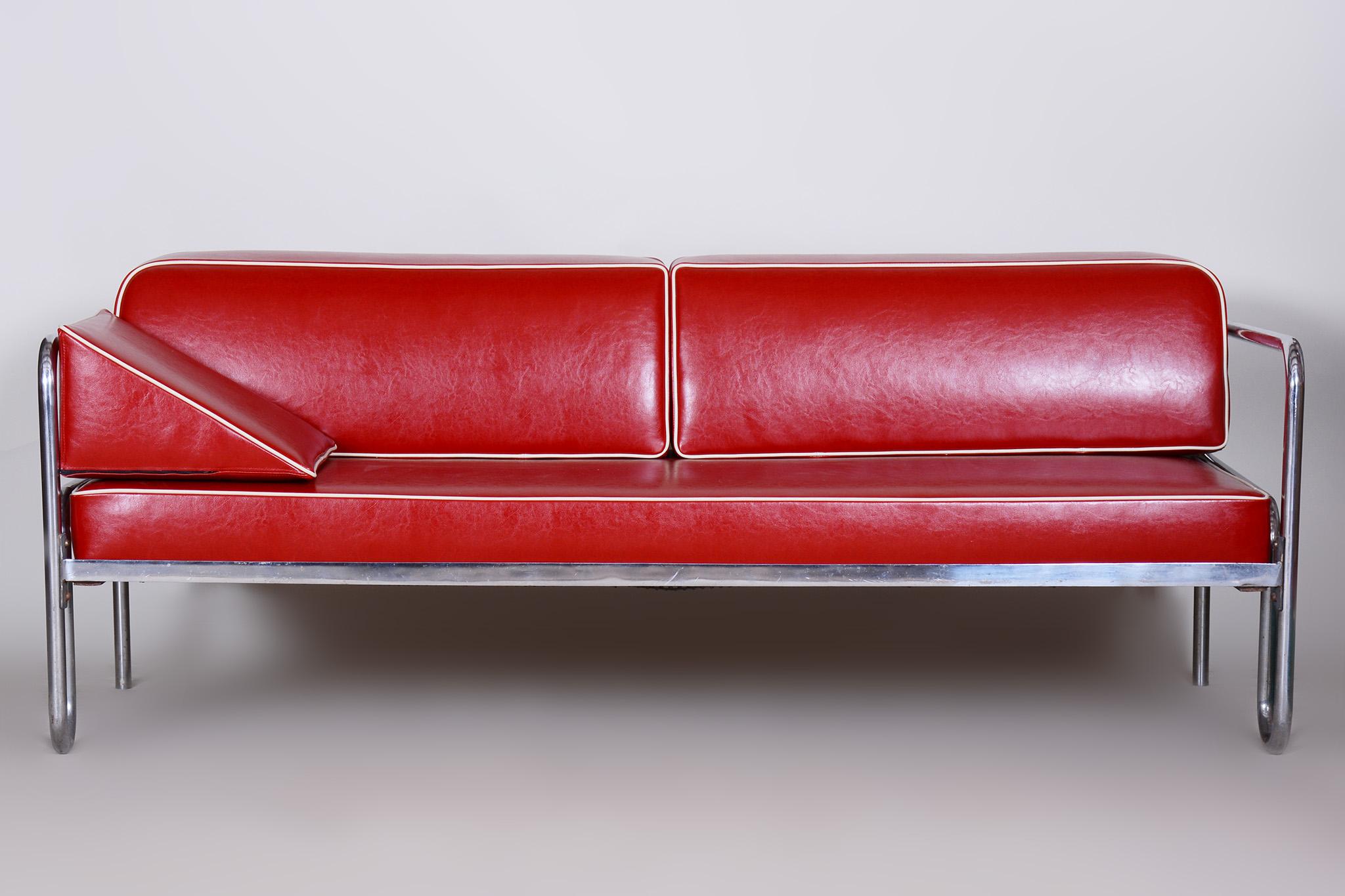 Fully restored red Bauhaus sofa with chrome tubular steel frame.

Period: 1930-1939
Source: Czechia (Czechoslovakia)
Material: high-quality leather, chrome-plated steel

The chrome is in excellent condition.
Professionally upholstered in high