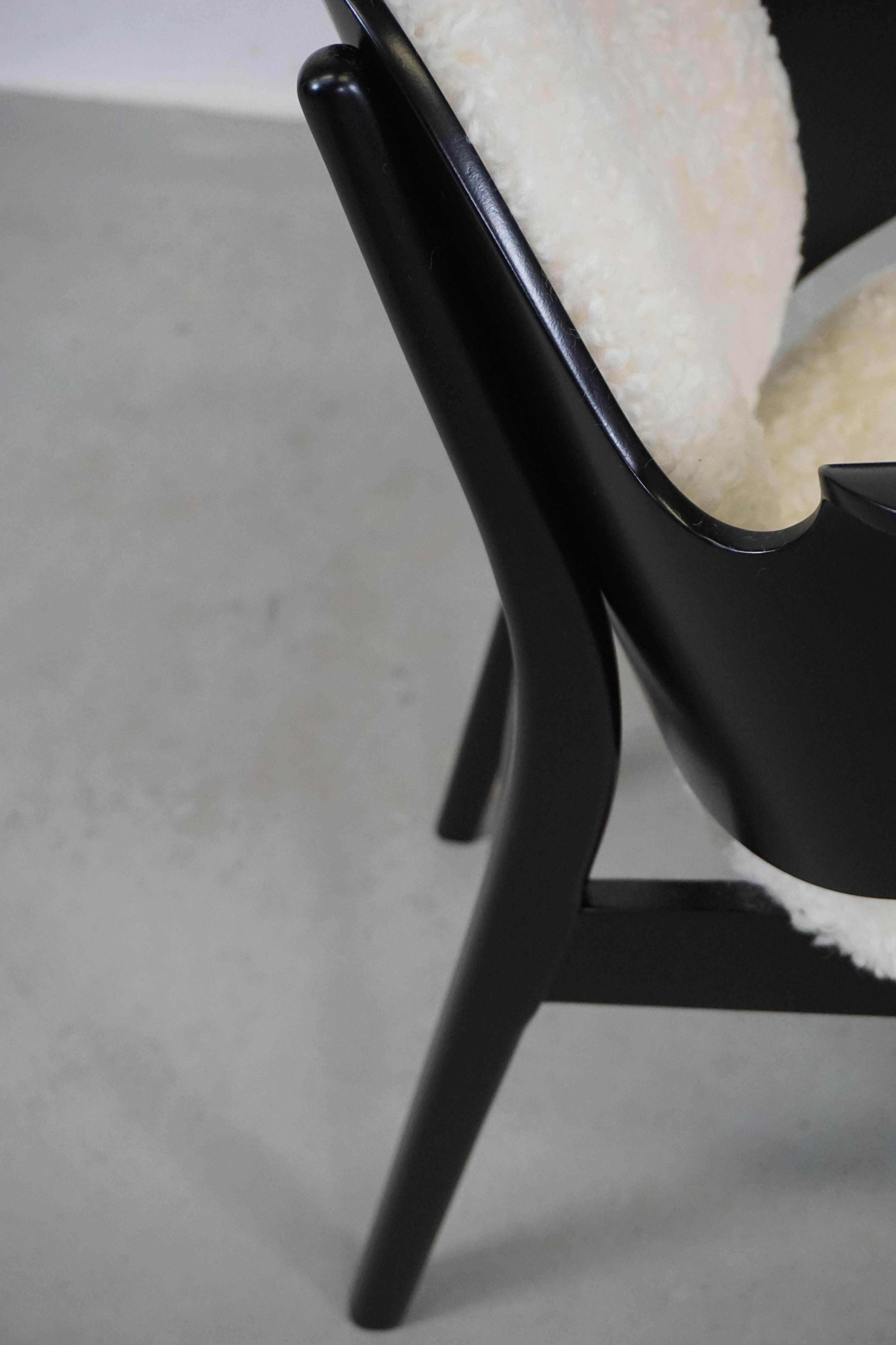 1960s Restored, Refinished Hans Olsen 107 Armchair Reupholstered with Sheepskin  For Sale 5