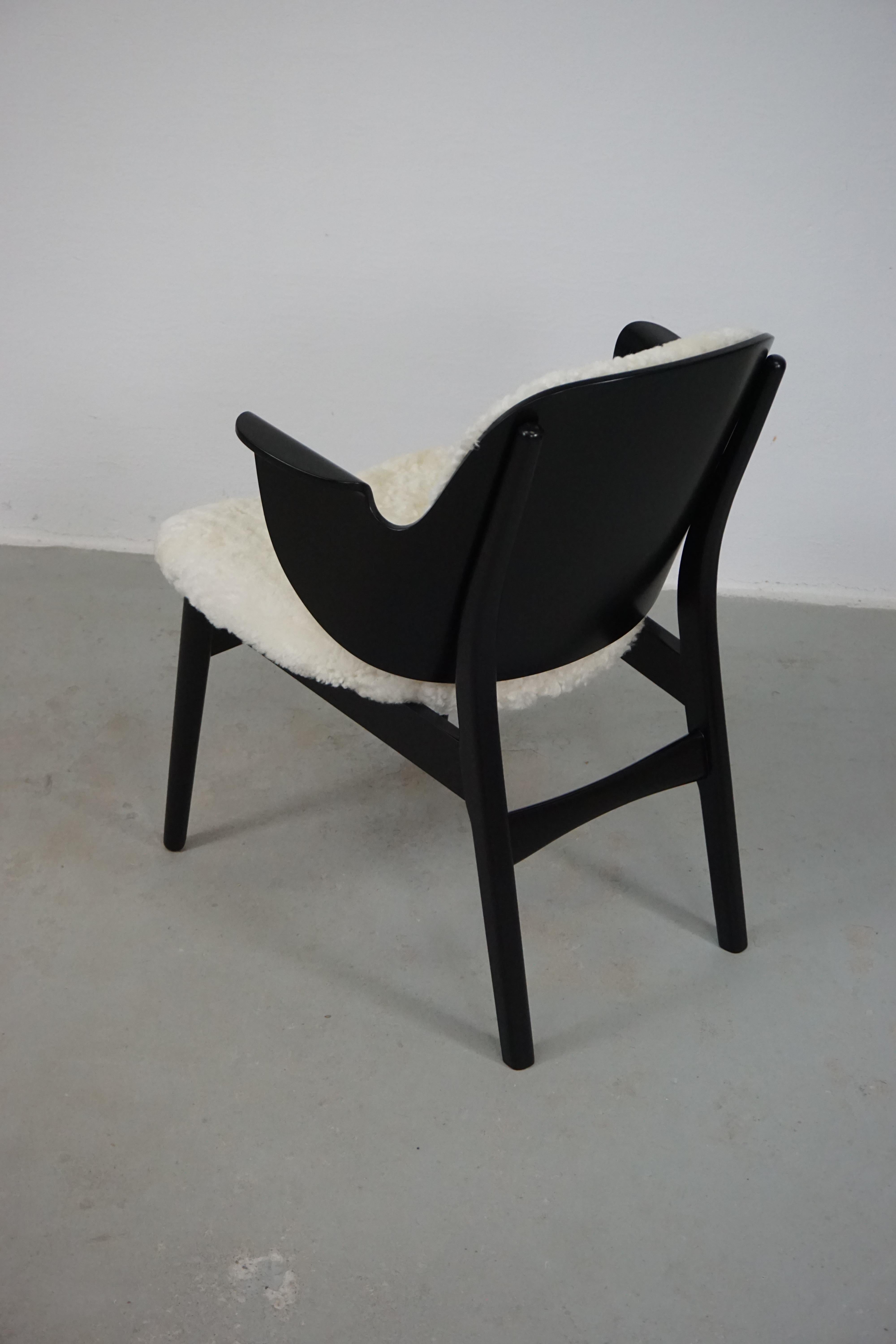 20th Century 1960s Restored, Refinished Hans Olsen 107 Armchair Reupholstered with Sheepskin  For Sale