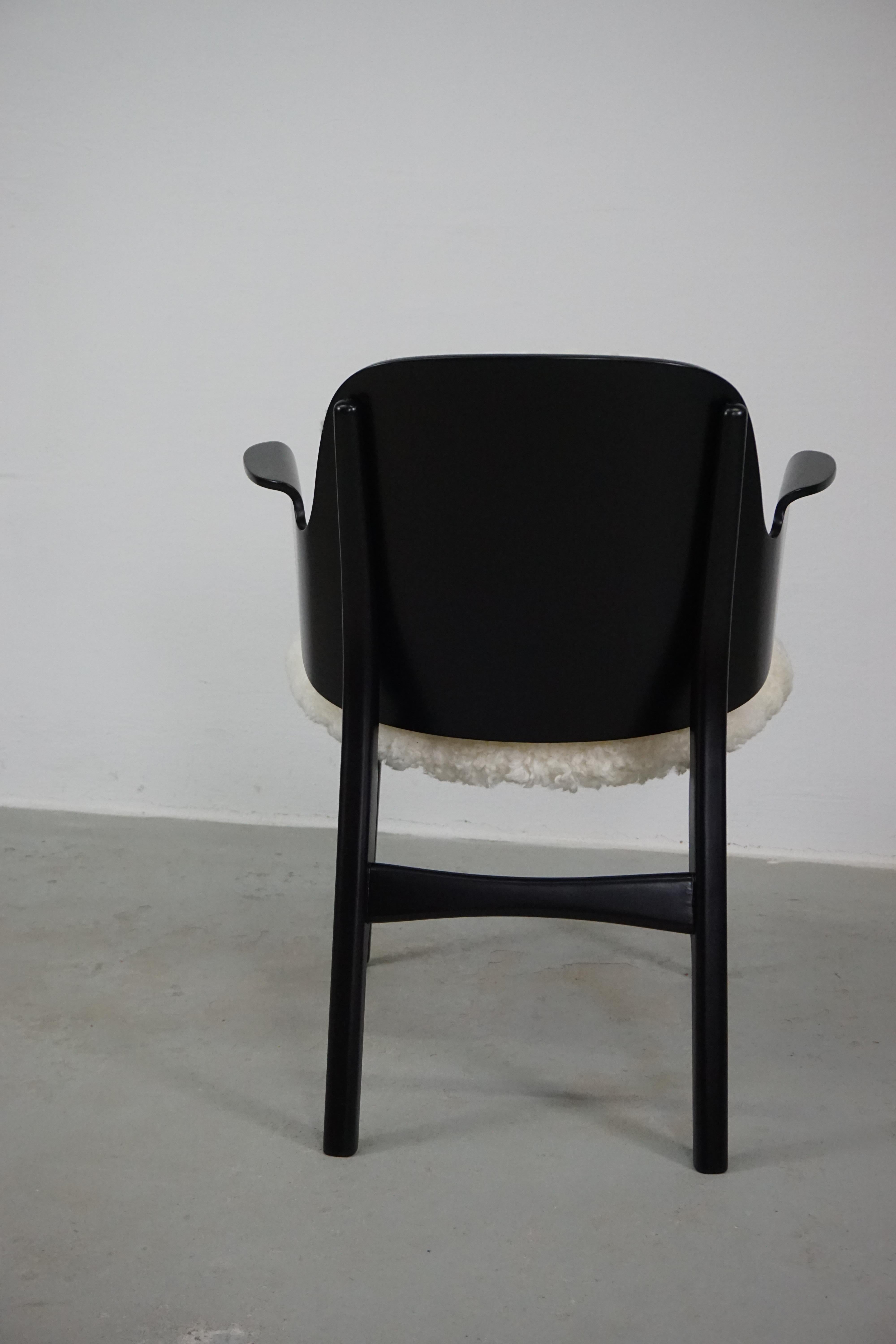 1960s Restored, Refinished Hans Olsen 107 Armchair Reupholstered with Sheepskin  For Sale 1