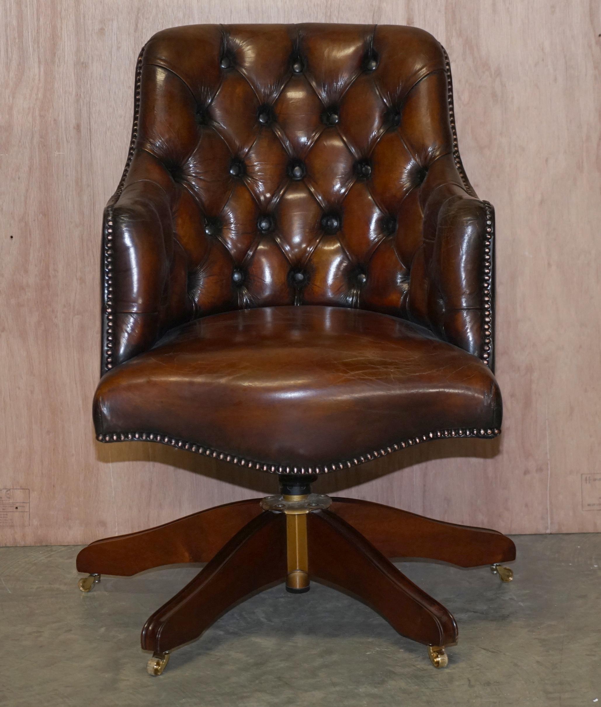 We are delighted to offer this stunning fully restored aged brown leather Chesterfield directors armchair

This is a very fine and well made English Directors chair, it has a sprung base, Chesterfield tufted all over and the frame is mahogany and