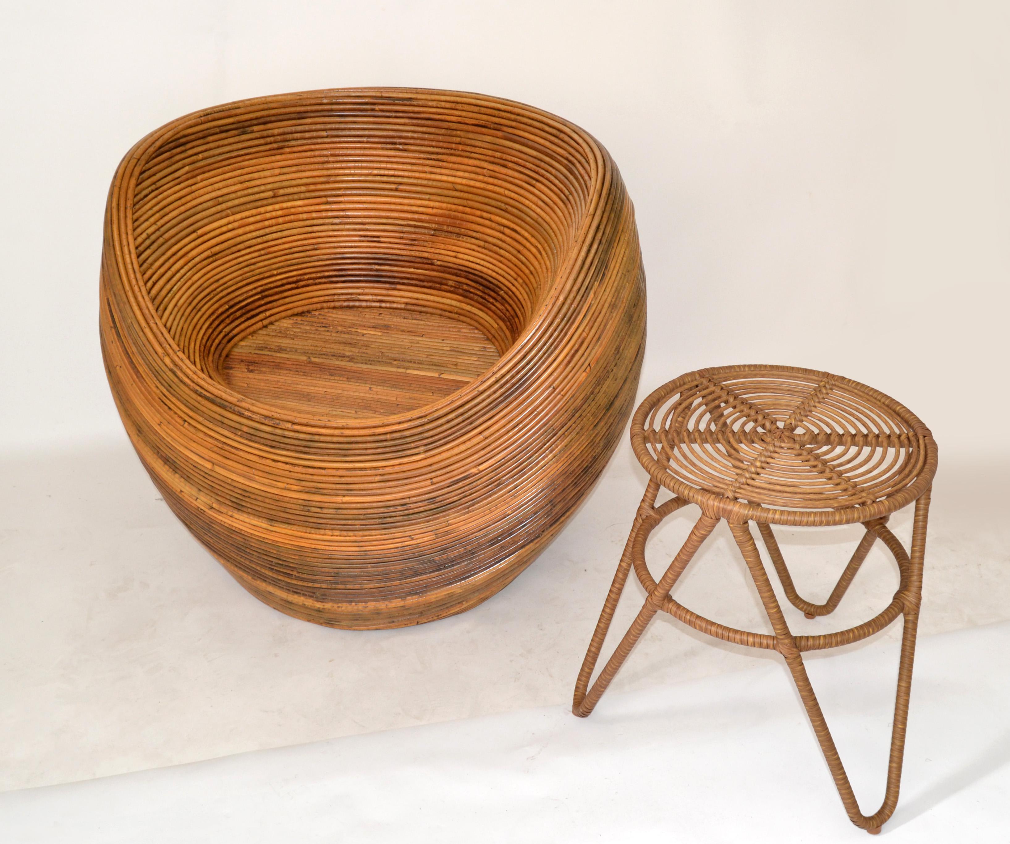 Fully Restored Sculptural Hand-Crafted Rattan Pod Tub Club Chair Bohemian Chic In Good Condition For Sale In Miami, FL