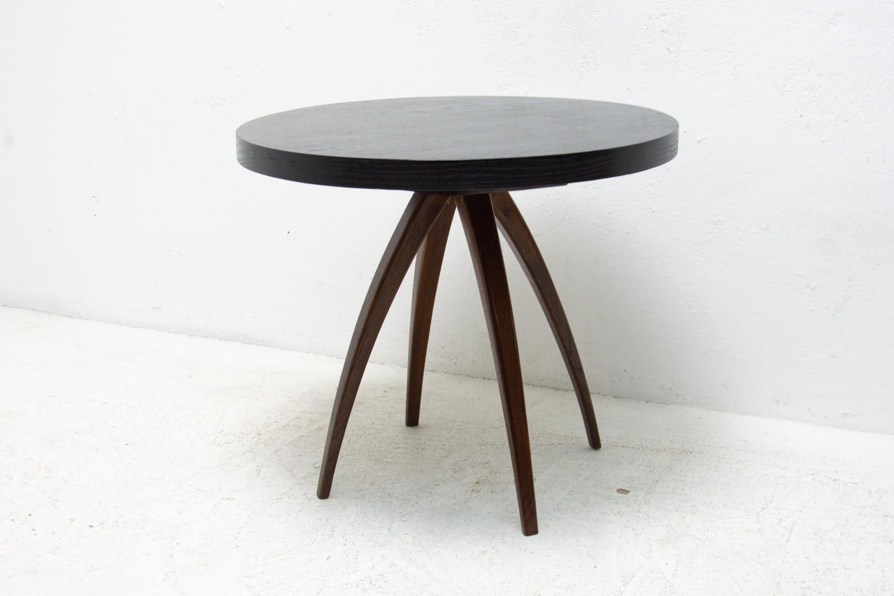 Modernist table in the shape of a spider, it was designed by Czechoslovak architect Josef Pehr. Made to order for functionalist villa in Prague in the 1940s.
Oak veneer.
The table was renovated and is fully functional in excellent condition.
 