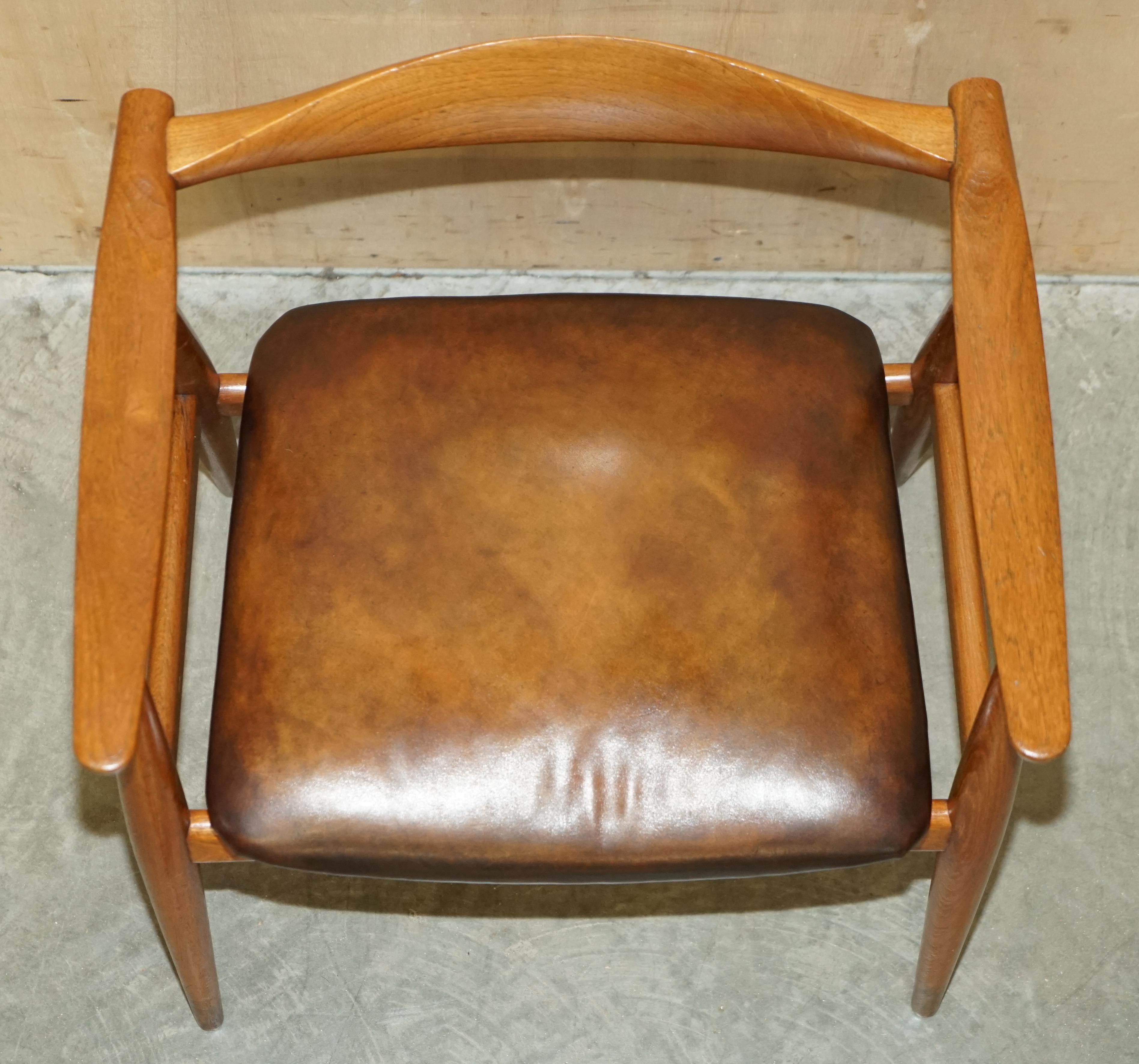 FULLY RESTORED & STAMPED 1960's HANS J WEGNER CH 35 BROWN LEATHER ARMCHAIR For Sale 7