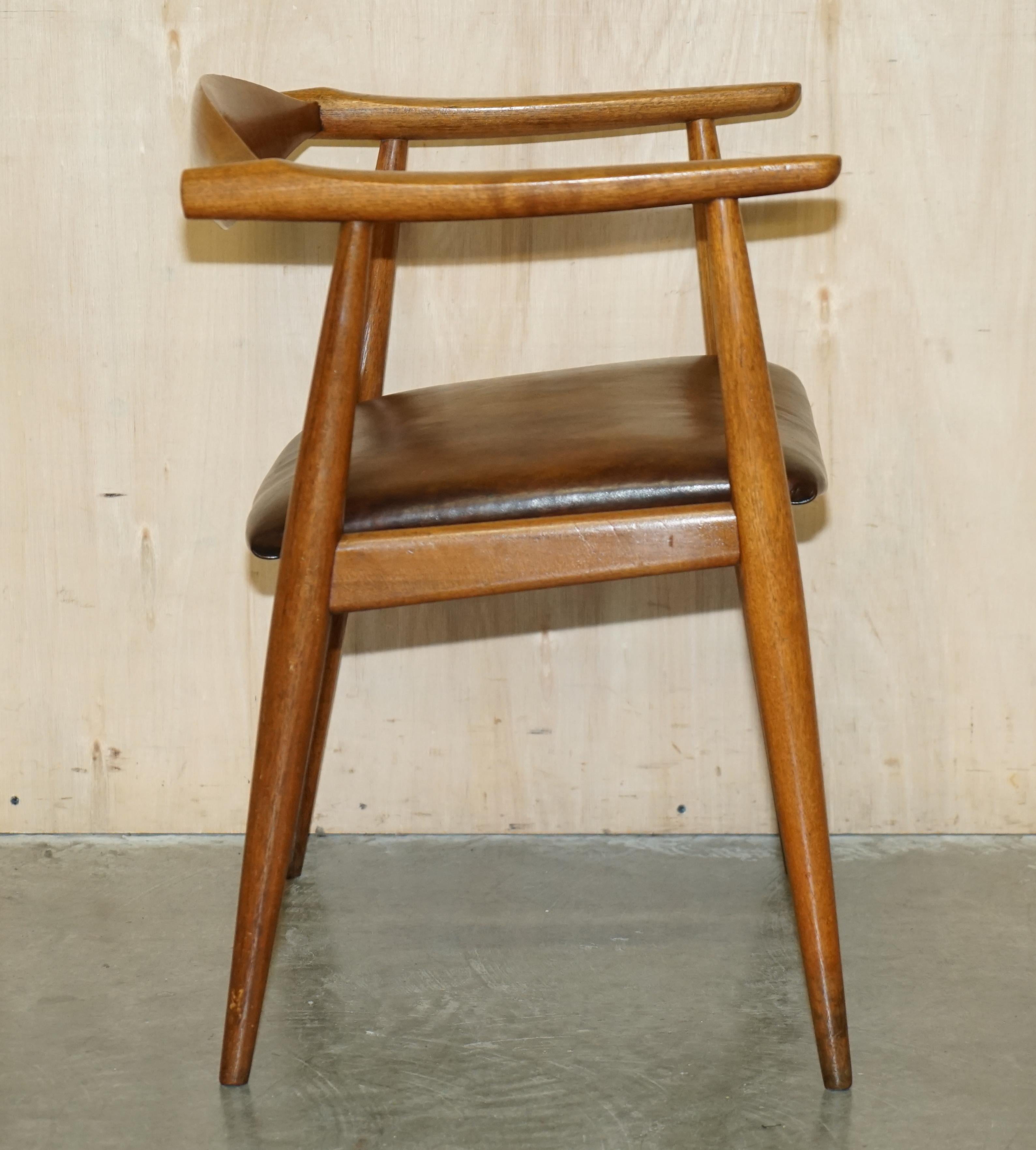 FULLY RESTORED & STAMPED 1960's HANS J WEGNER CH 35 BROWN LEATHER ARMCHAIR For Sale 9