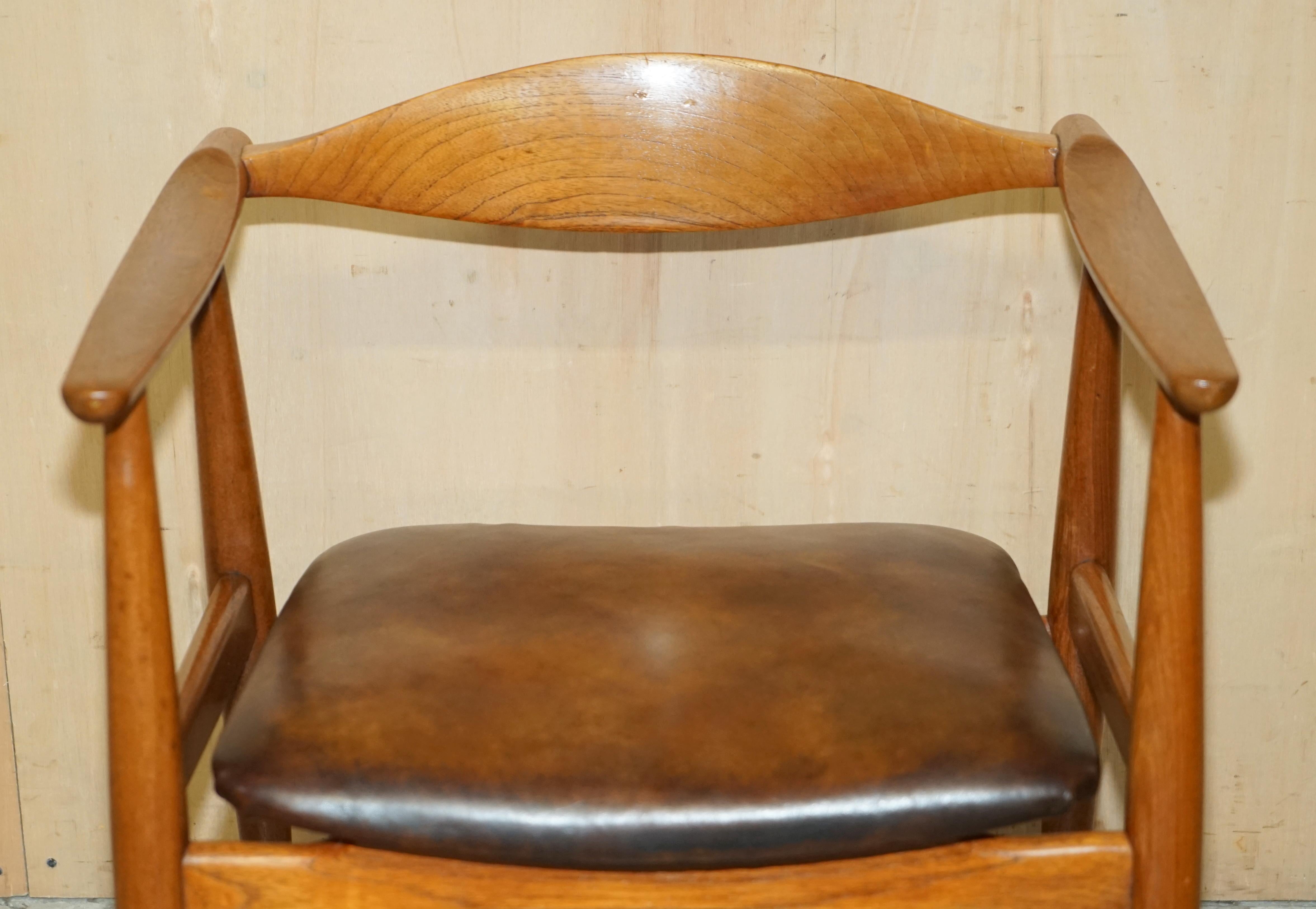 Mid-20th Century FULLY RESTORED & STAMPED 1960's HANS J WEGNER CH 35 BROWN LEATHER ARMCHAIR For Sale