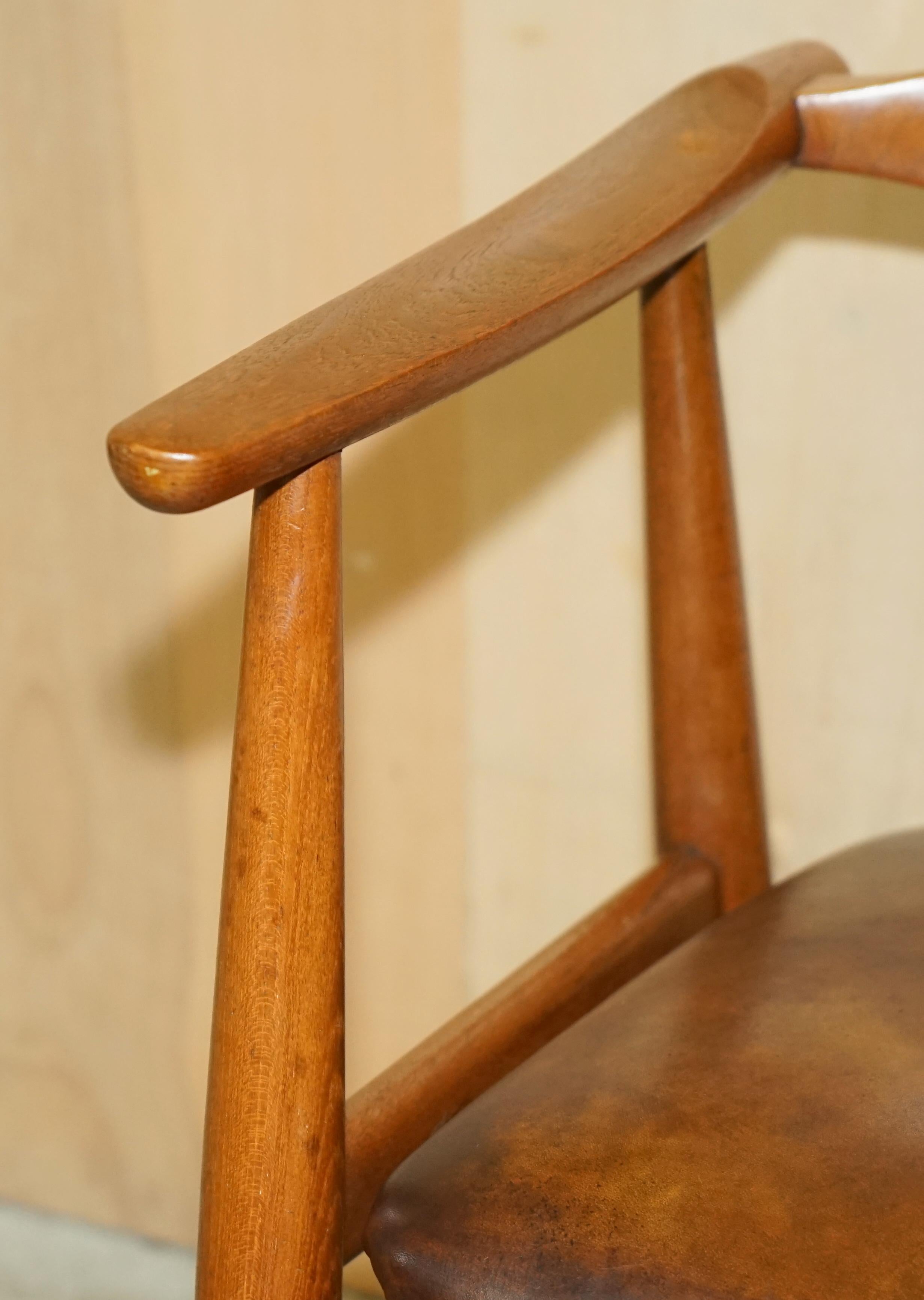 FULLY RESTORED & STAMPED 1960's HANS J WEGNER CH 35 BROWN LEATHER ARMCHAIR For Sale 1