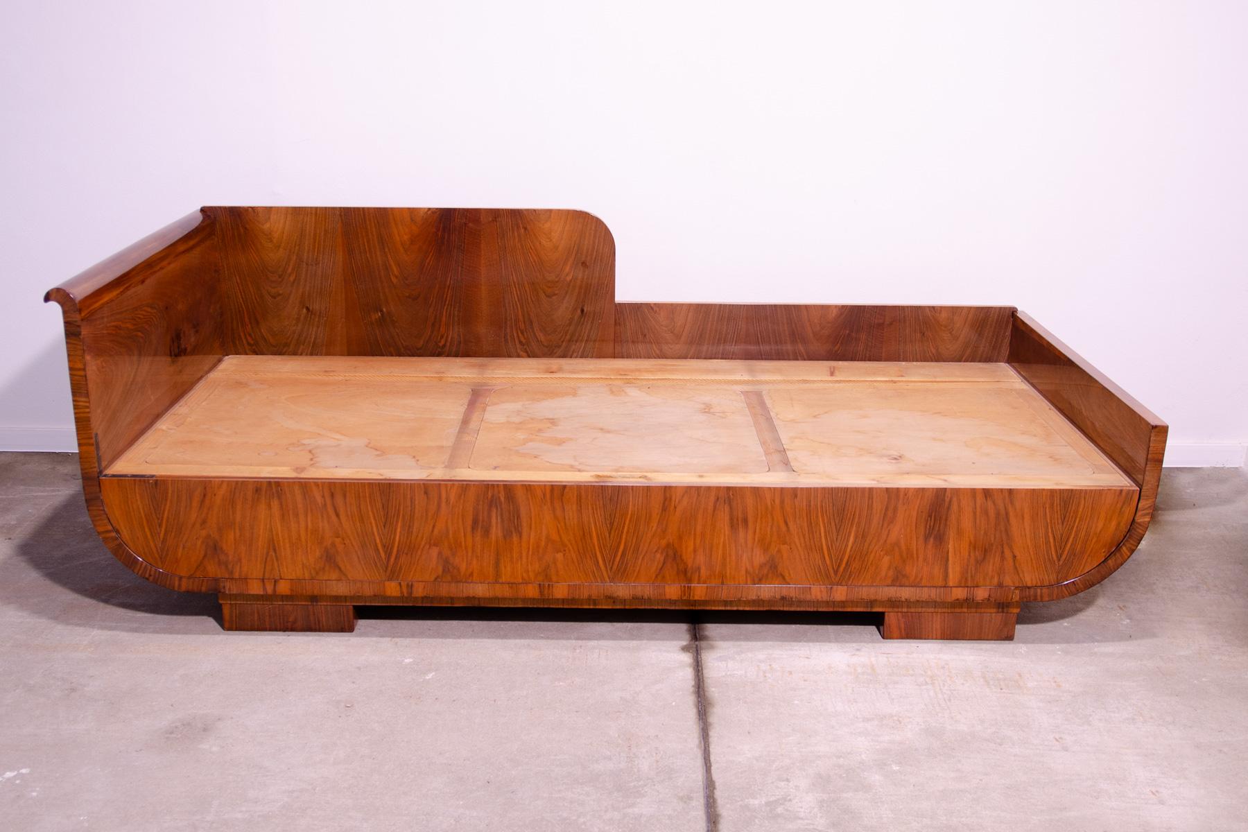 This tulip-shaped Art Deco style sofa was made by Thonet company in the 1930s in the former Czechoslovakia. The piece is an example of the Central European Pre-war Art Deco style and features a walnut wooden structure with storage space. Sofa is in