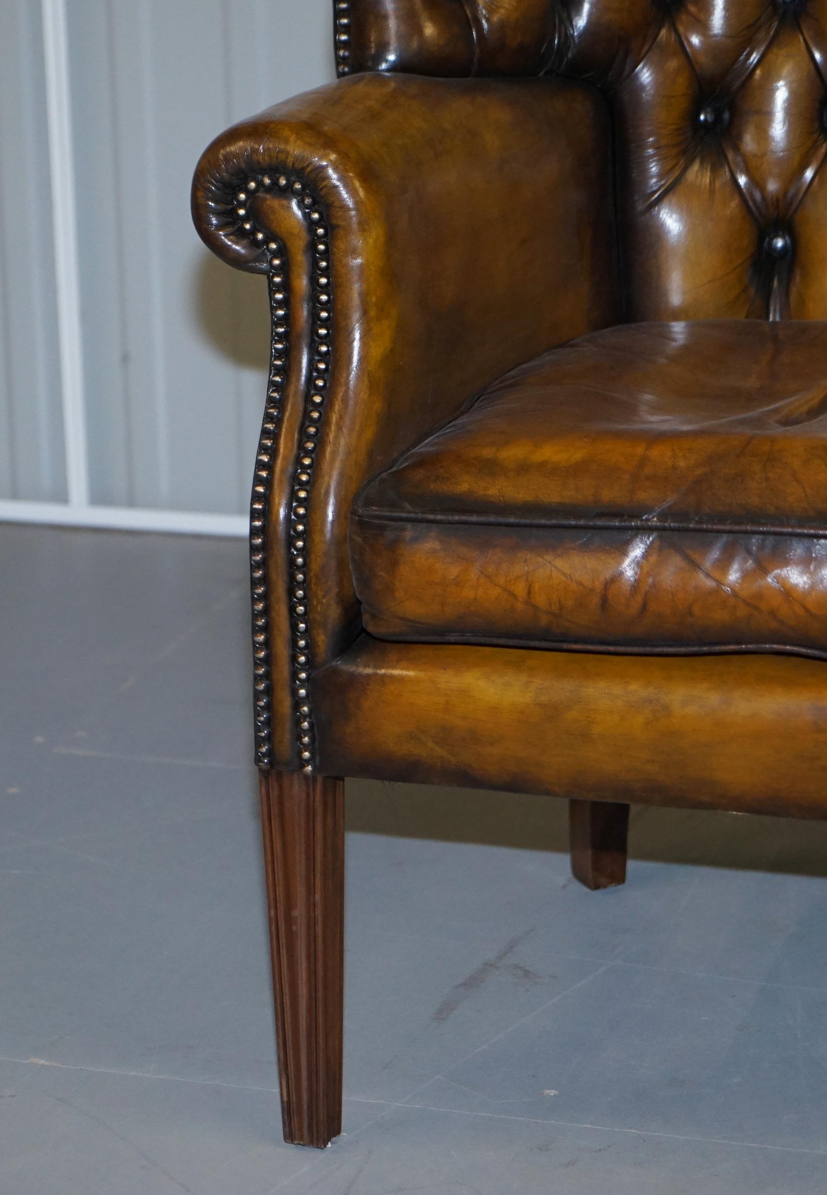 Chesterfield Wingback Armchair Vintage entièrement restauré en cuir Brown en vente 6