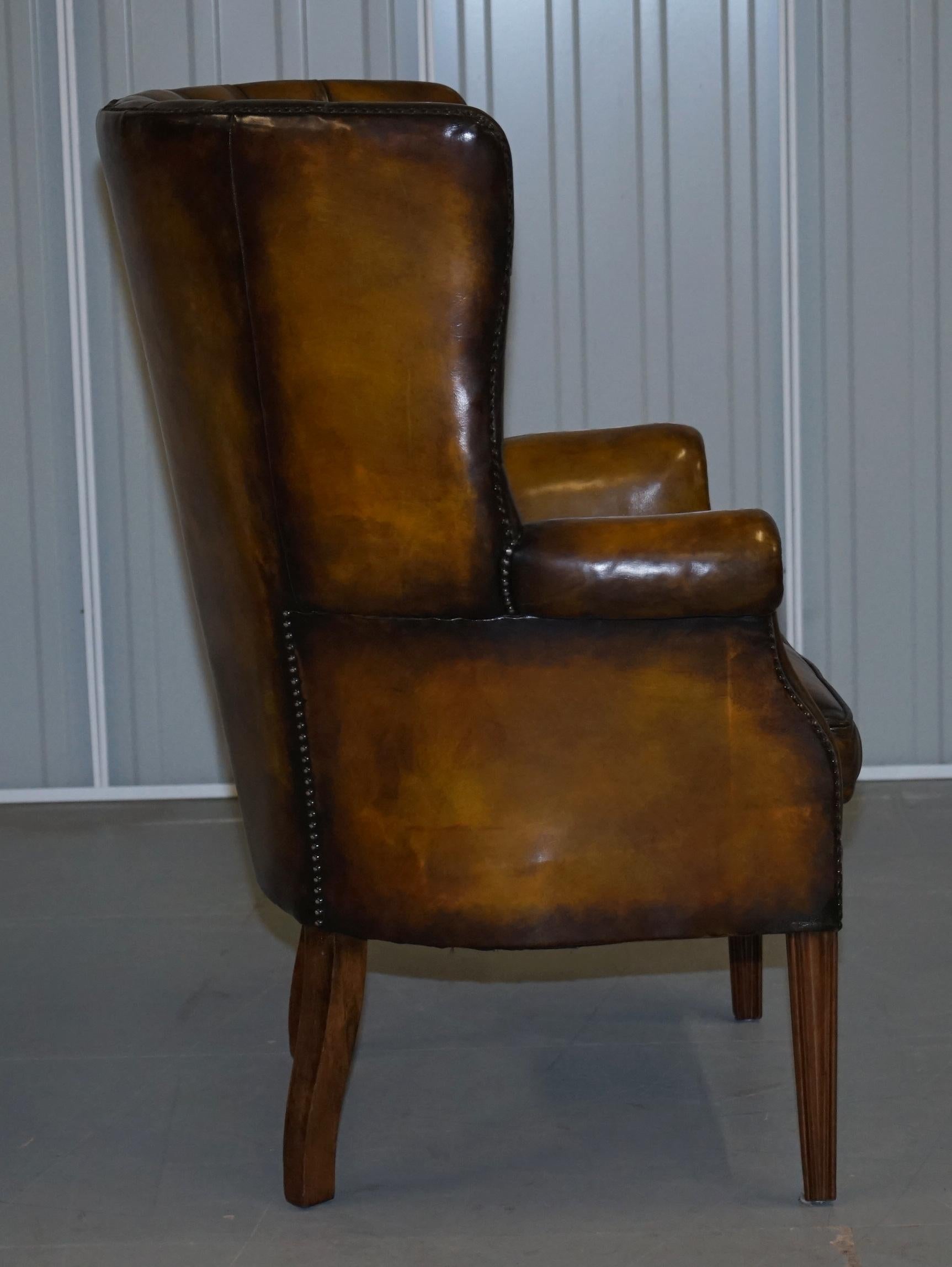 Chesterfield Wingback Armchair Vintage entièrement restauré en cuir Brown en vente 9