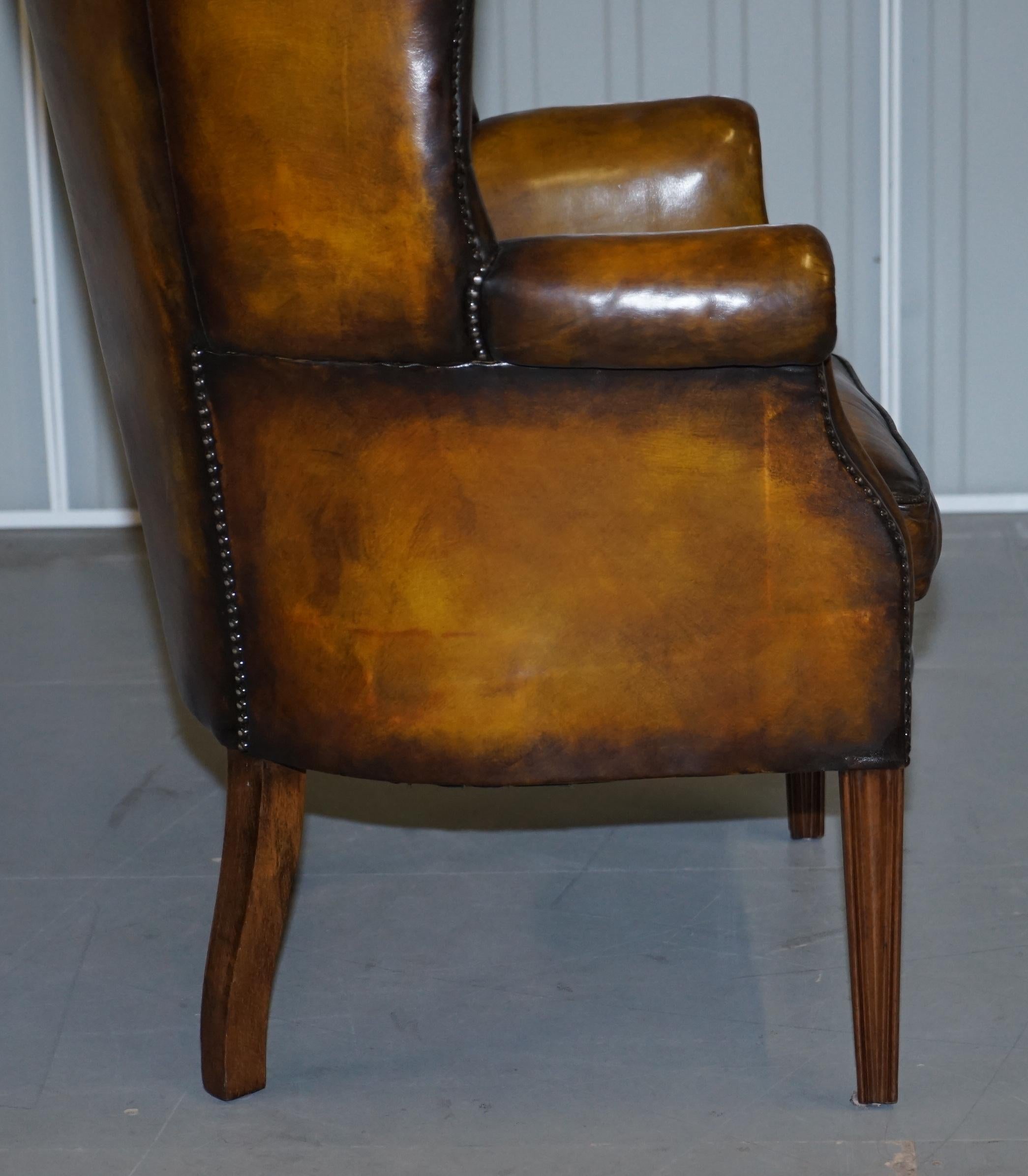 Chesterfield Wingback Armchair Vintage entièrement restauré en cuir Brown en vente 10