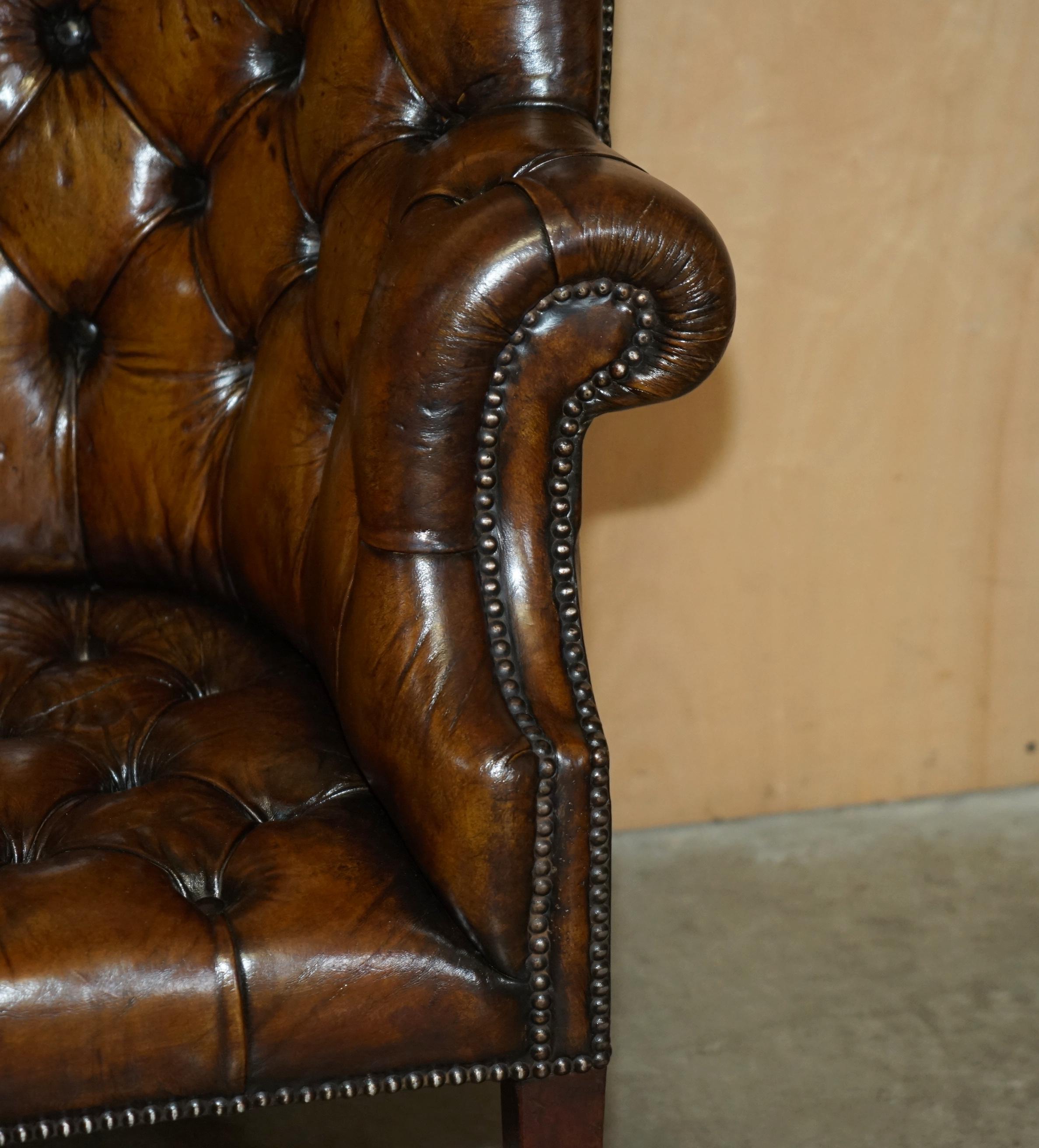 FULLY RESTORED ViNTAGE CIGAR BROWN LEATHER PORTERS WINGBACK CHESTERFIELD SOFA For Sale 2