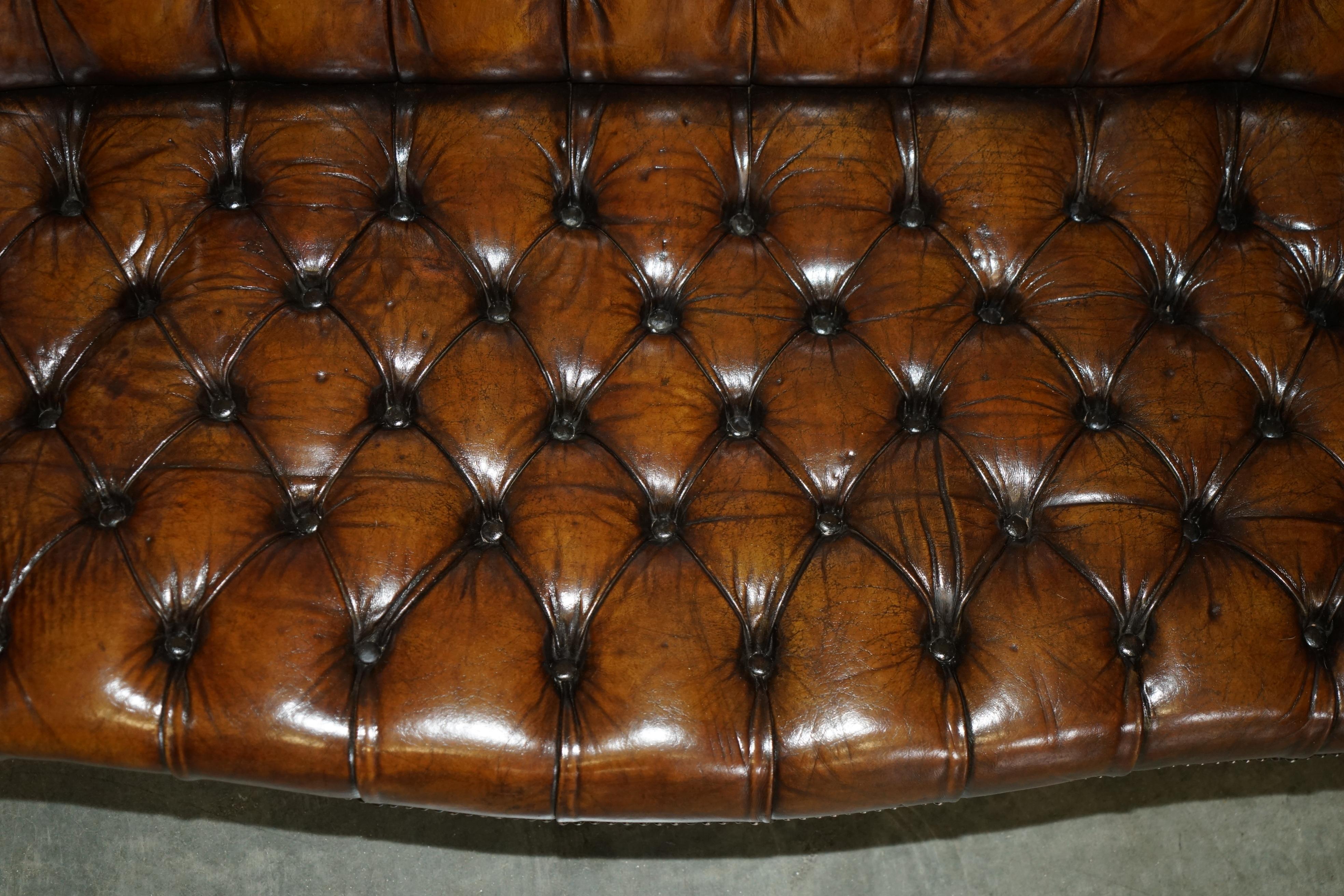 FULLY RESTORED ViNTAGE CIGAR BROWN LEATHER PORTERS WINGBACK CHESTERFIELD SOFA For Sale 7