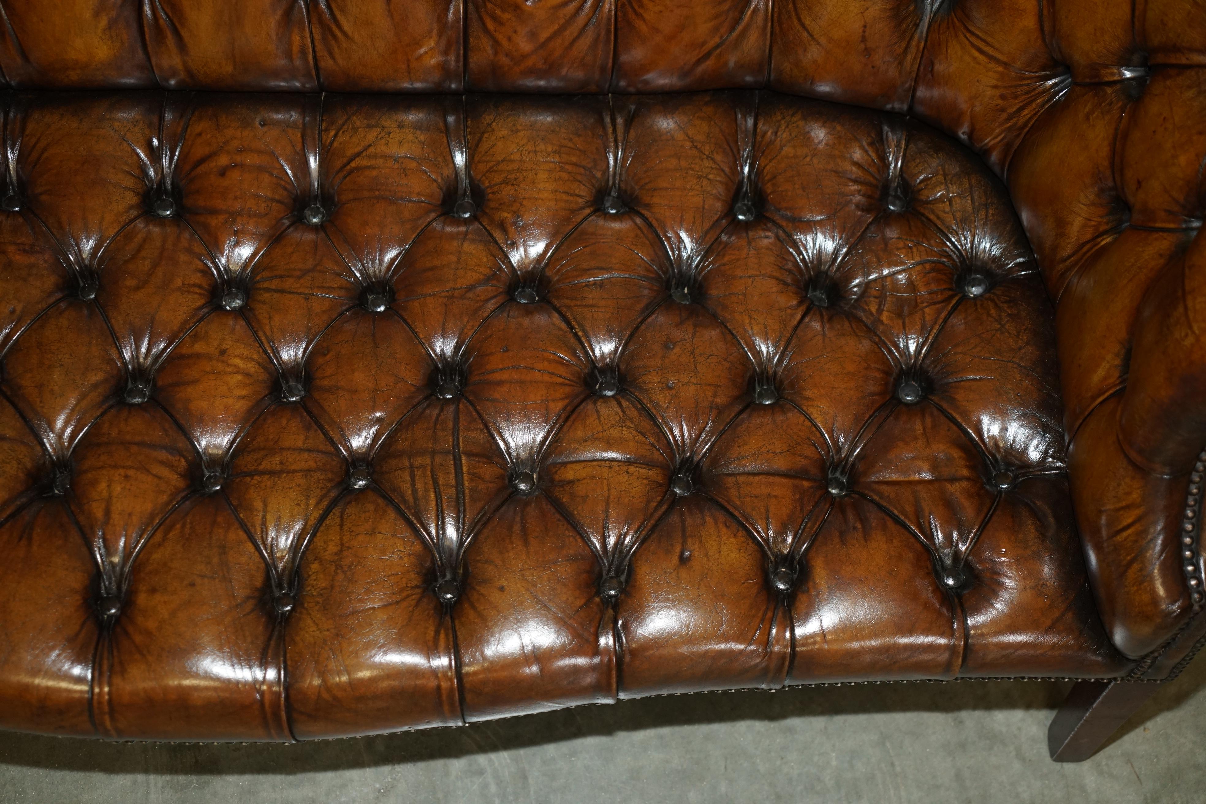 FULLY RESTORED ViNTAGE CIGAR BROWN LEATHER PORTERS WINGBACK CHESTERFIELD SOFA For Sale 8