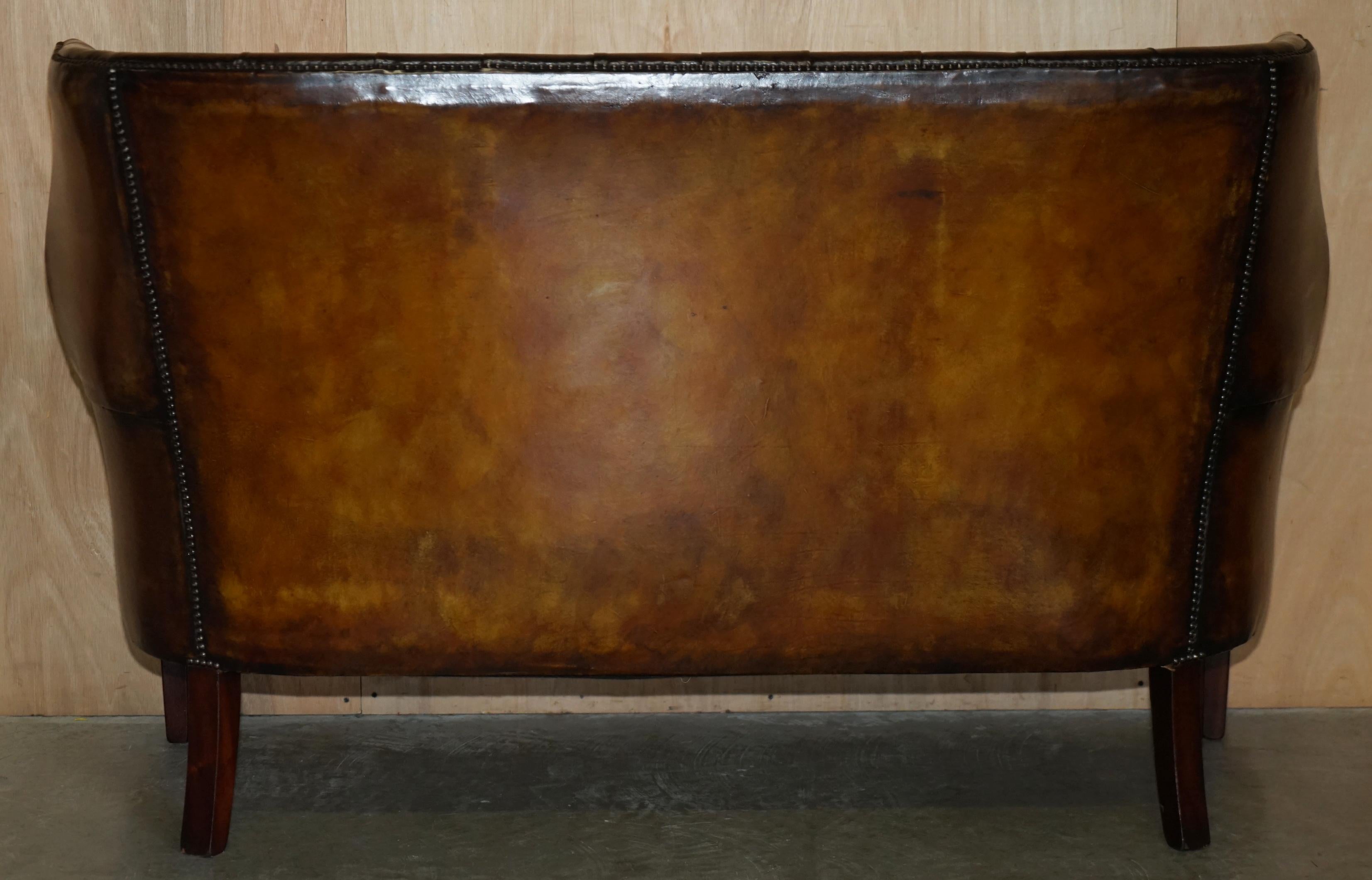 Canapé Chesterfield en cuir brun PORTERS WINGBACK entièrement restauré ViNTAGE CIGAR en vente 13
