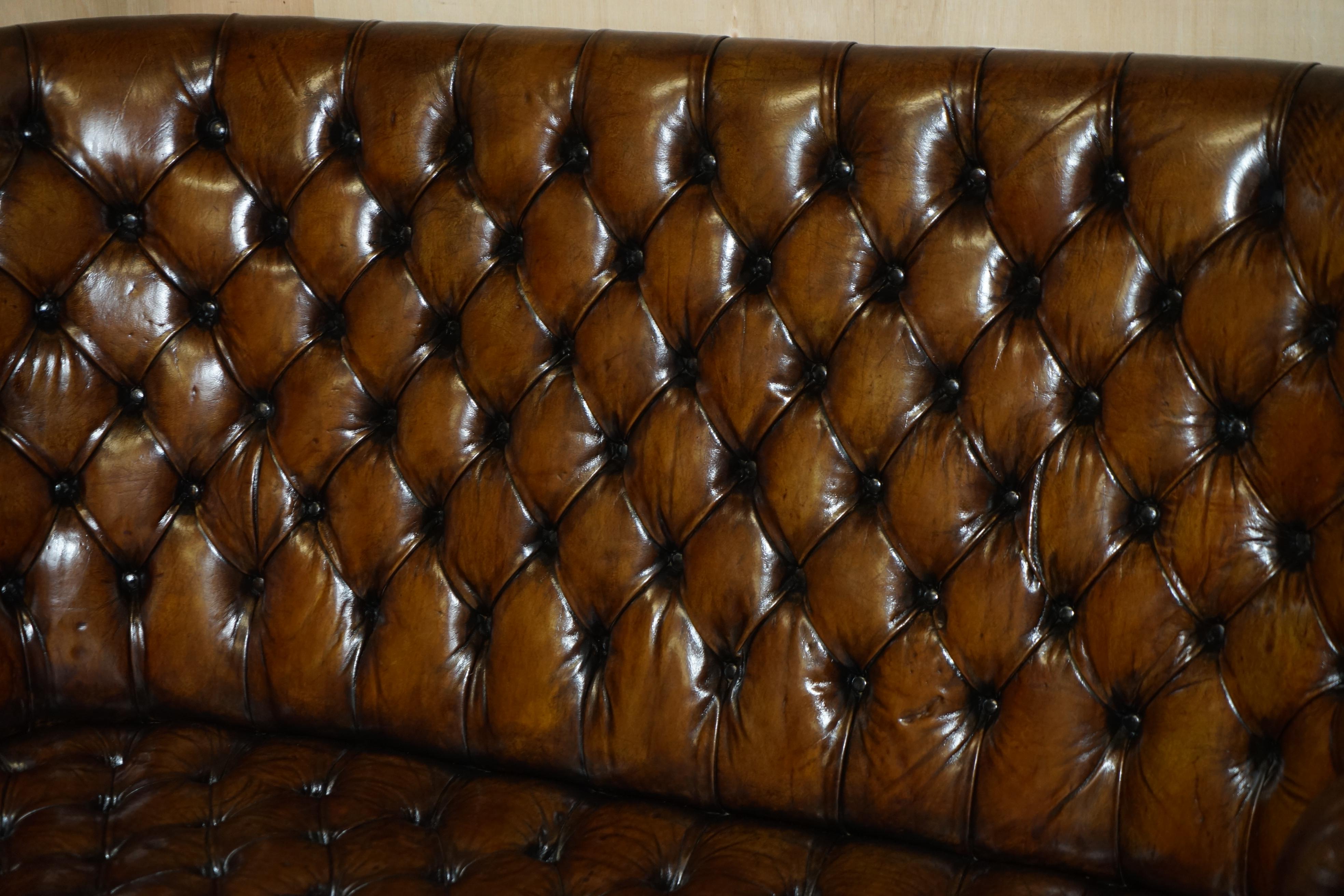 Hand-Crafted FULLY RESTORED ViNTAGE CIGAR BROWN LEATHER PORTERS WINGBACK CHESTERFIELD SOFA For Sale