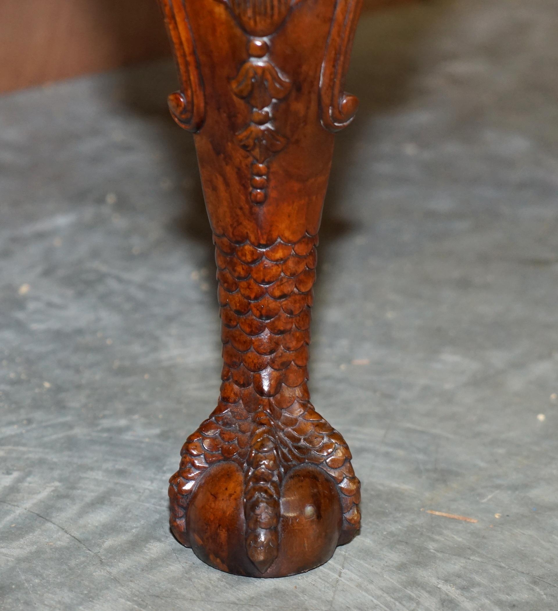 Fauteuil vintage en cuir marron entièrement restauré avec bras en forme d'aigle et pieds en forme de boule en vente 4