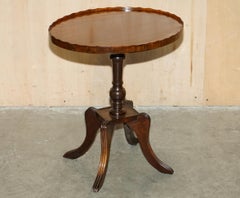 FULLY RESTORED ViNTAGE FLAMED HARDWOOD SIDE END TABLE WITH GALLERY RAIL BORDER