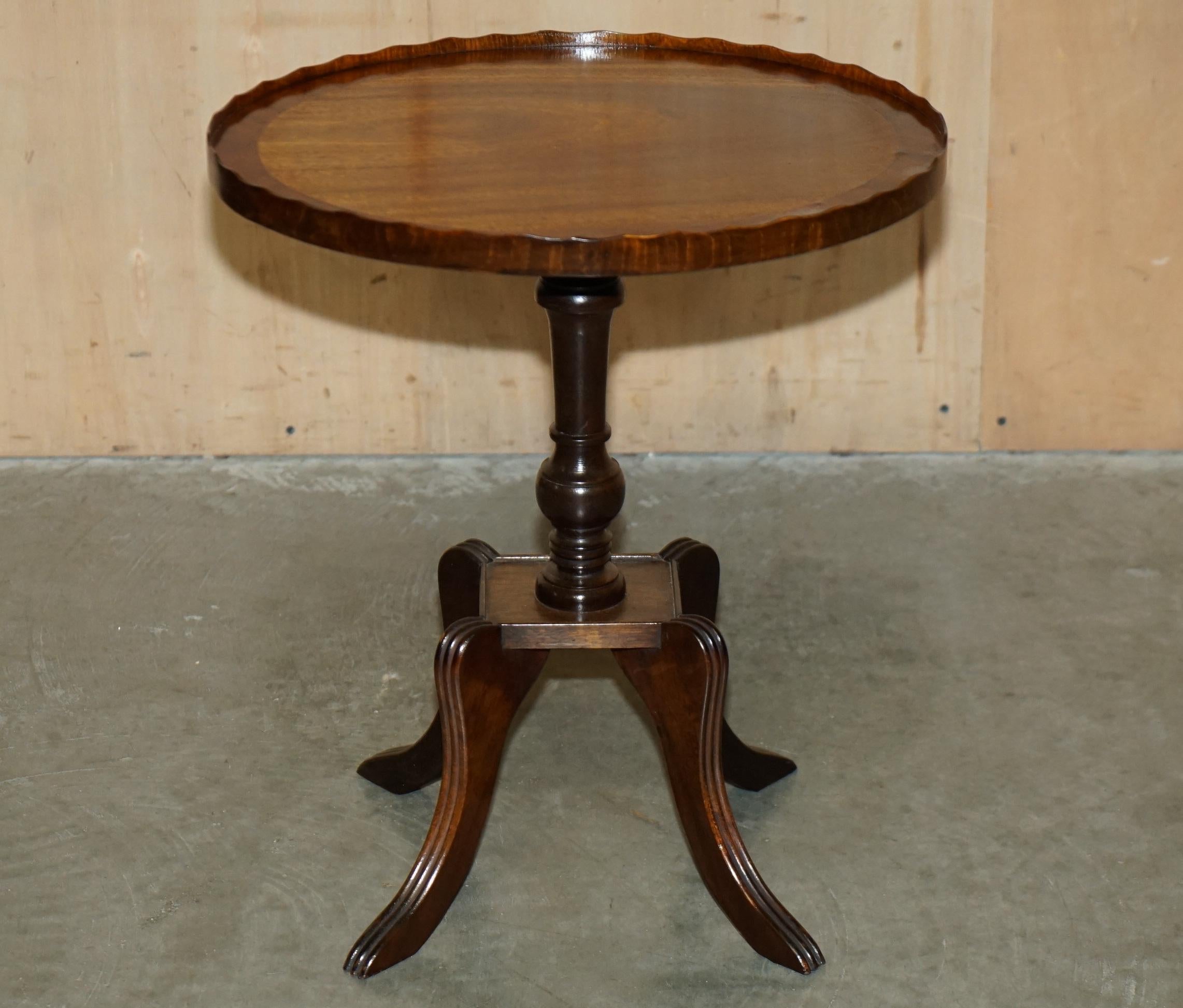 Art Deco FULLY RESTORED ViNTAGE FLAMED HARDWOOD SIDE END TABLE WITH GALLERY RAIL BORDER For Sale