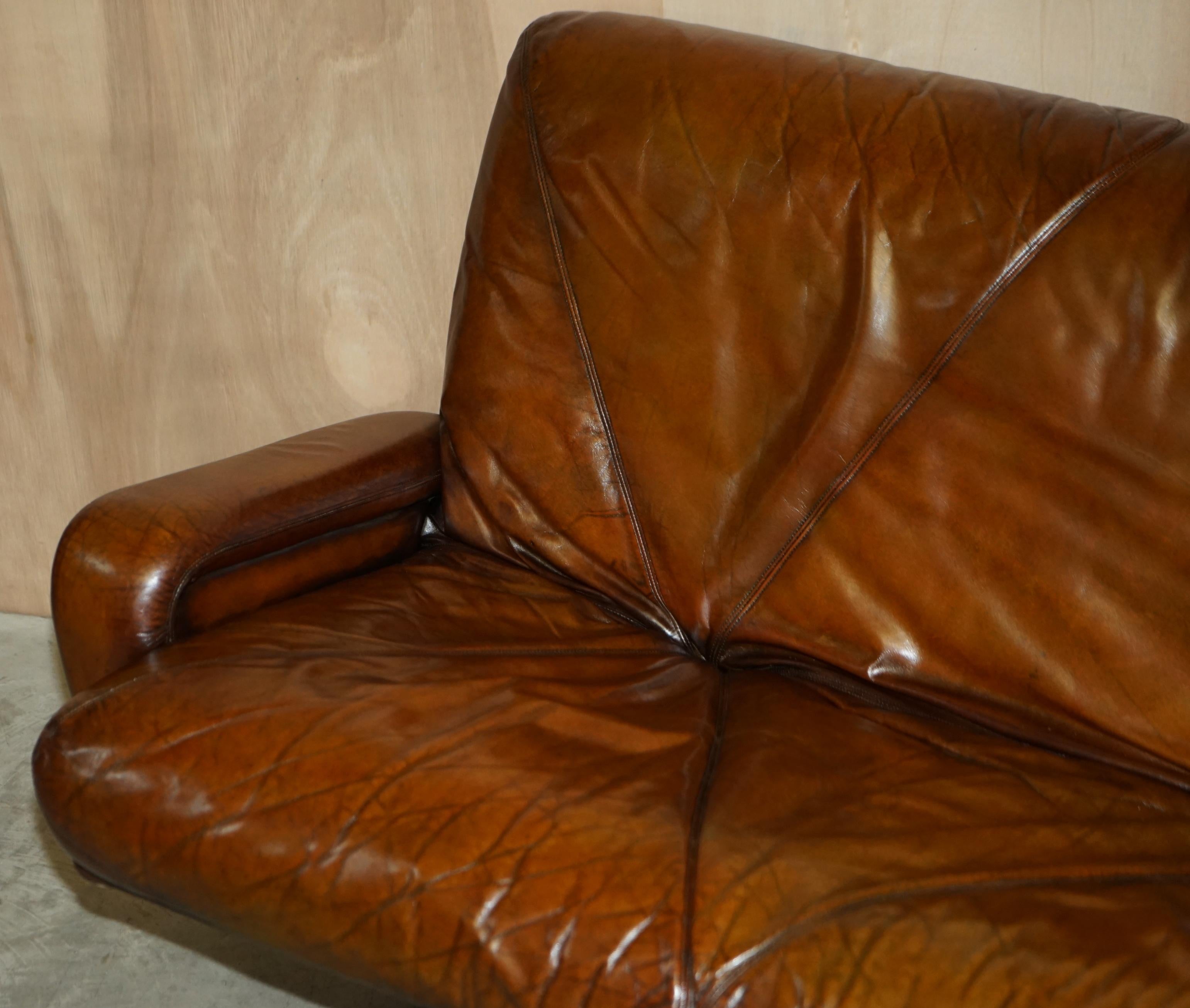 Fully Restored Vintage Mid-Century Modern Hand Dyed Brown Leather Stylish Sofa For Sale 6