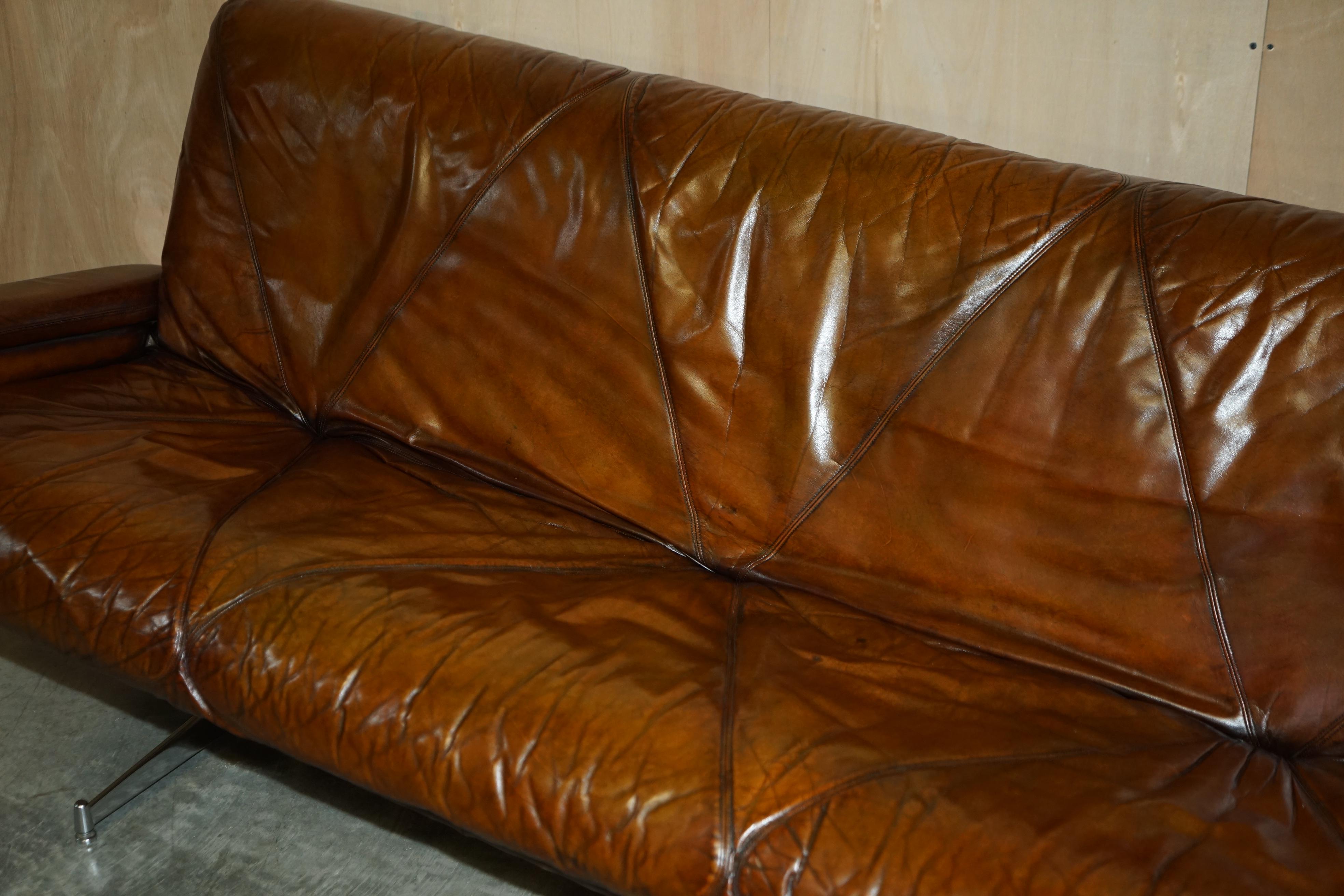Fully Restored Vintage Mid-Century Modern Hand Dyed Brown Leather Stylish Sofa For Sale 7