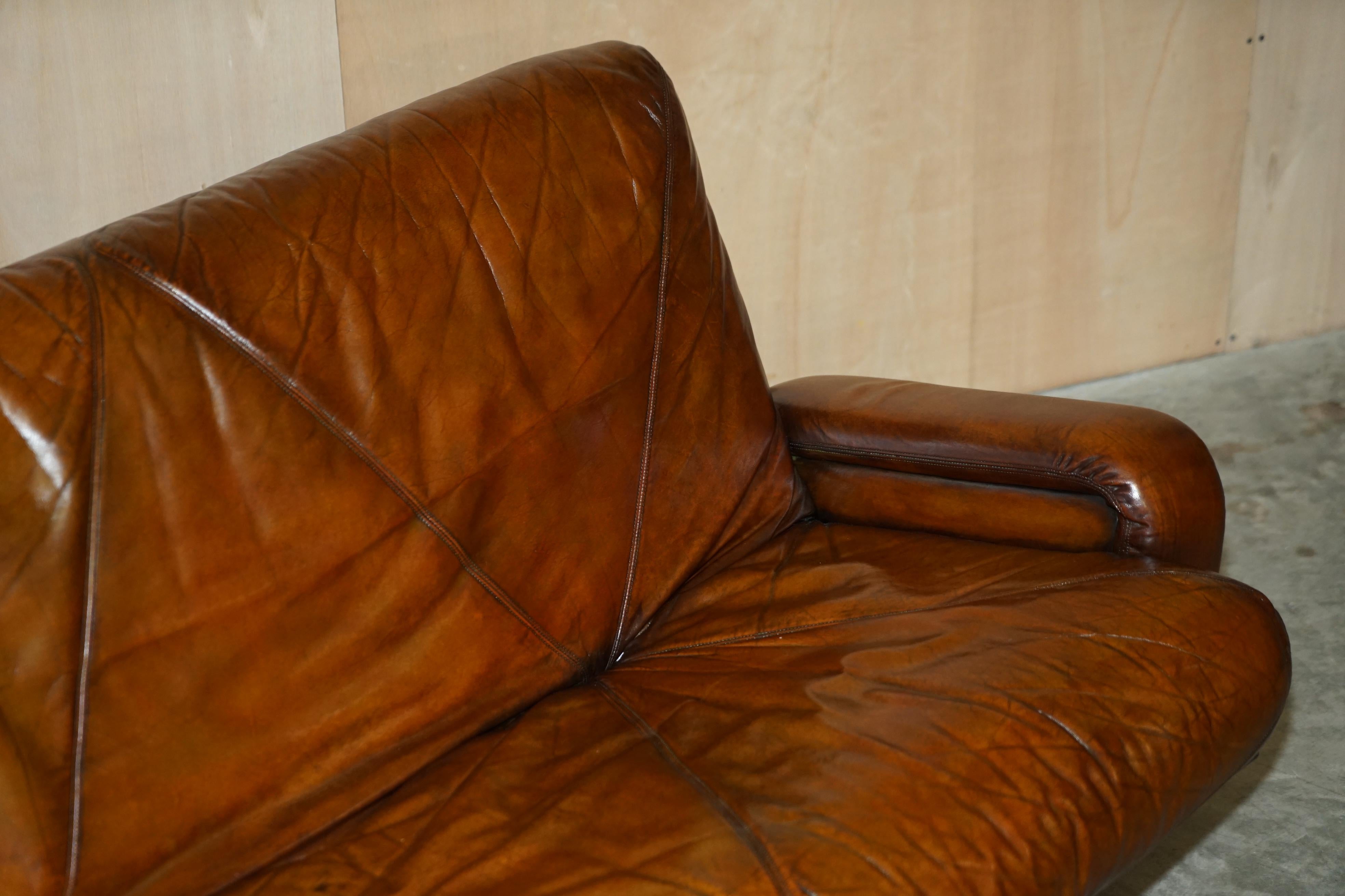 Fully Restored Vintage Mid-Century Modern Hand Dyed Brown Leather Stylish Sofa For Sale 8