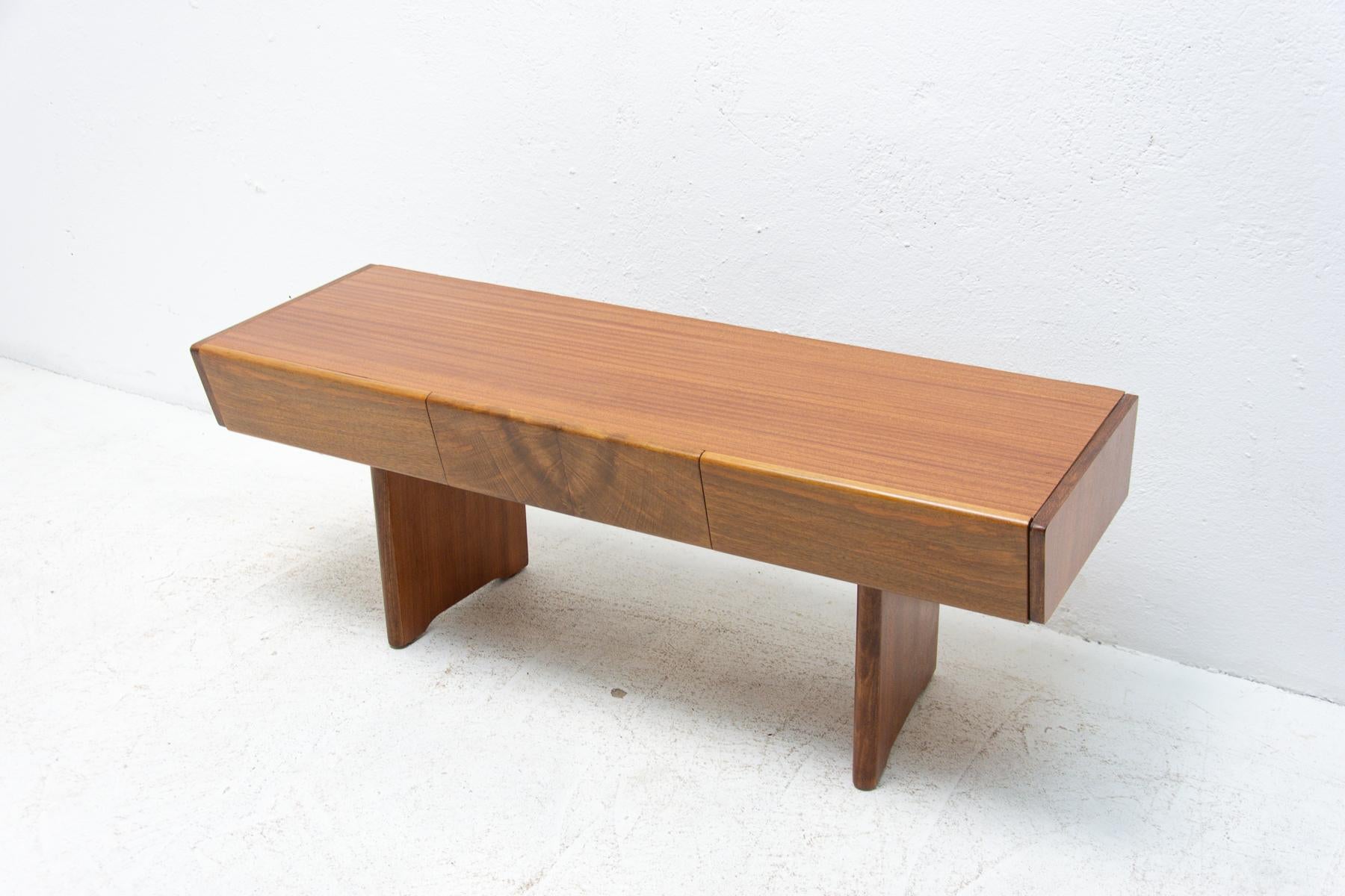 Fully Restored Walnut Side Table, 1970´s, Czechoslovakia 5