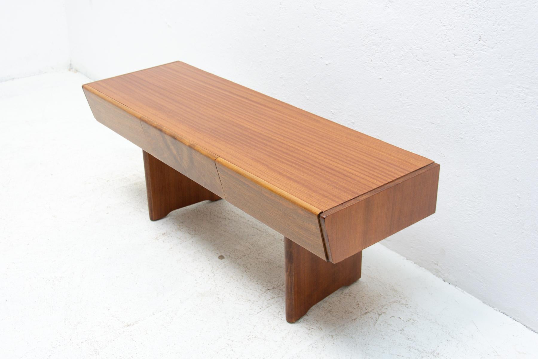 Mid-Century Modern Fully Restored Walnut Side Table, 1970´s, Czechoslovakia